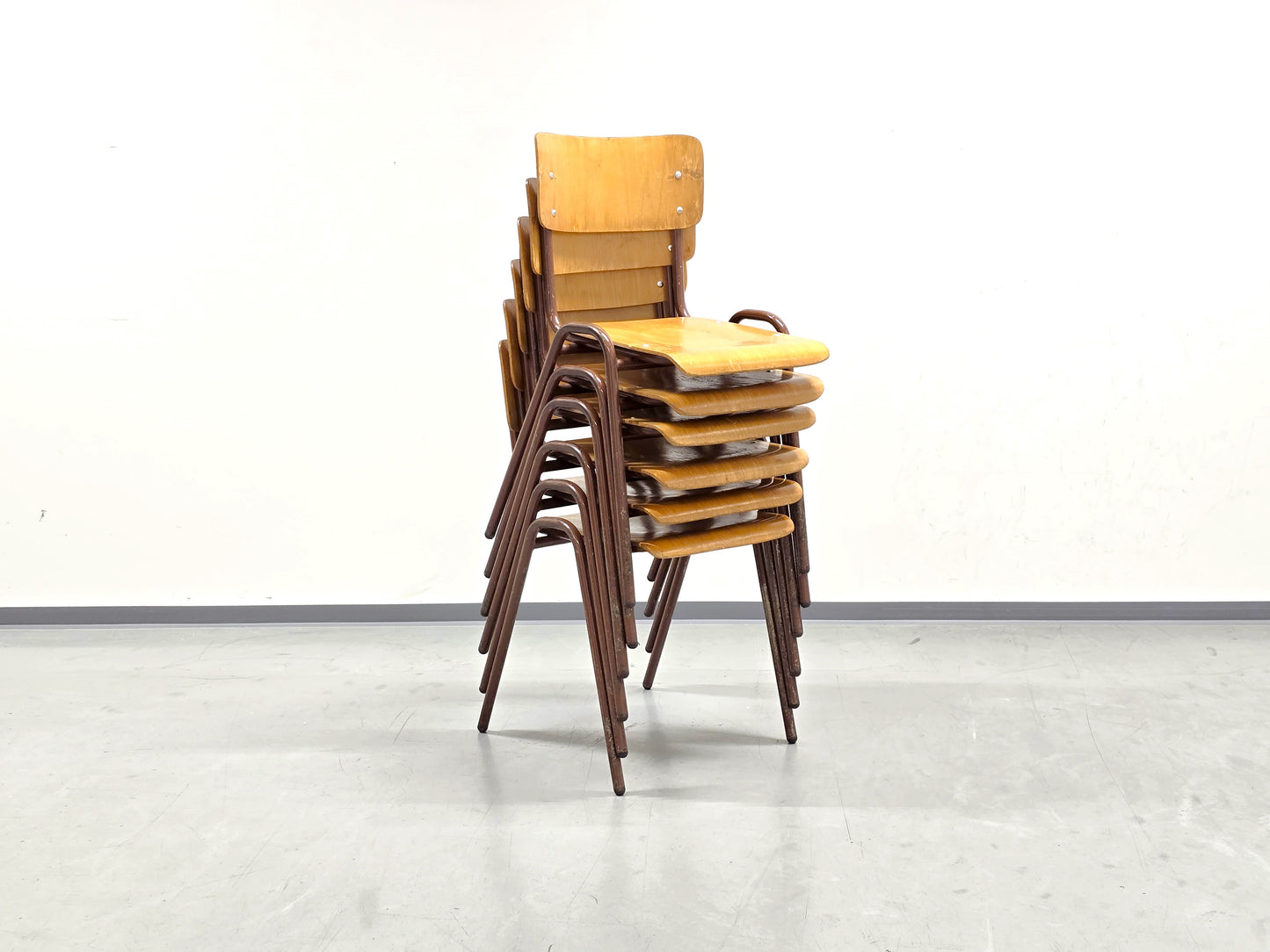 INDUSTRIAL STUHL 1von50 vintage stapelbar cafe patina esstisch
