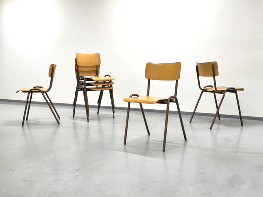 INDUSTRIAL STUHL 1von50 vintage stapelbar cafe patina esstisch