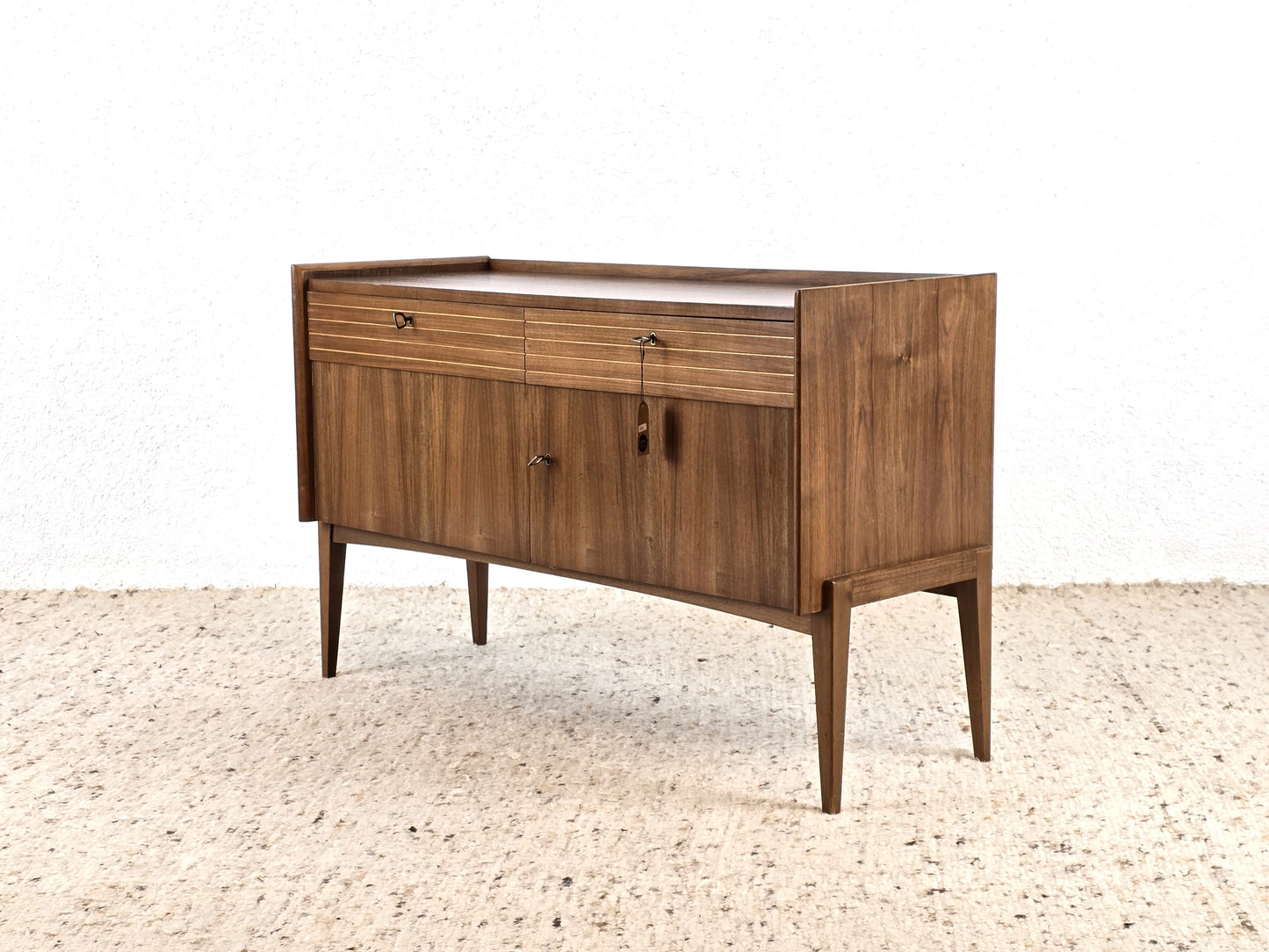 MID CENTURY SIDEBOARD nuss holz 1950er vintage kommode tv board low