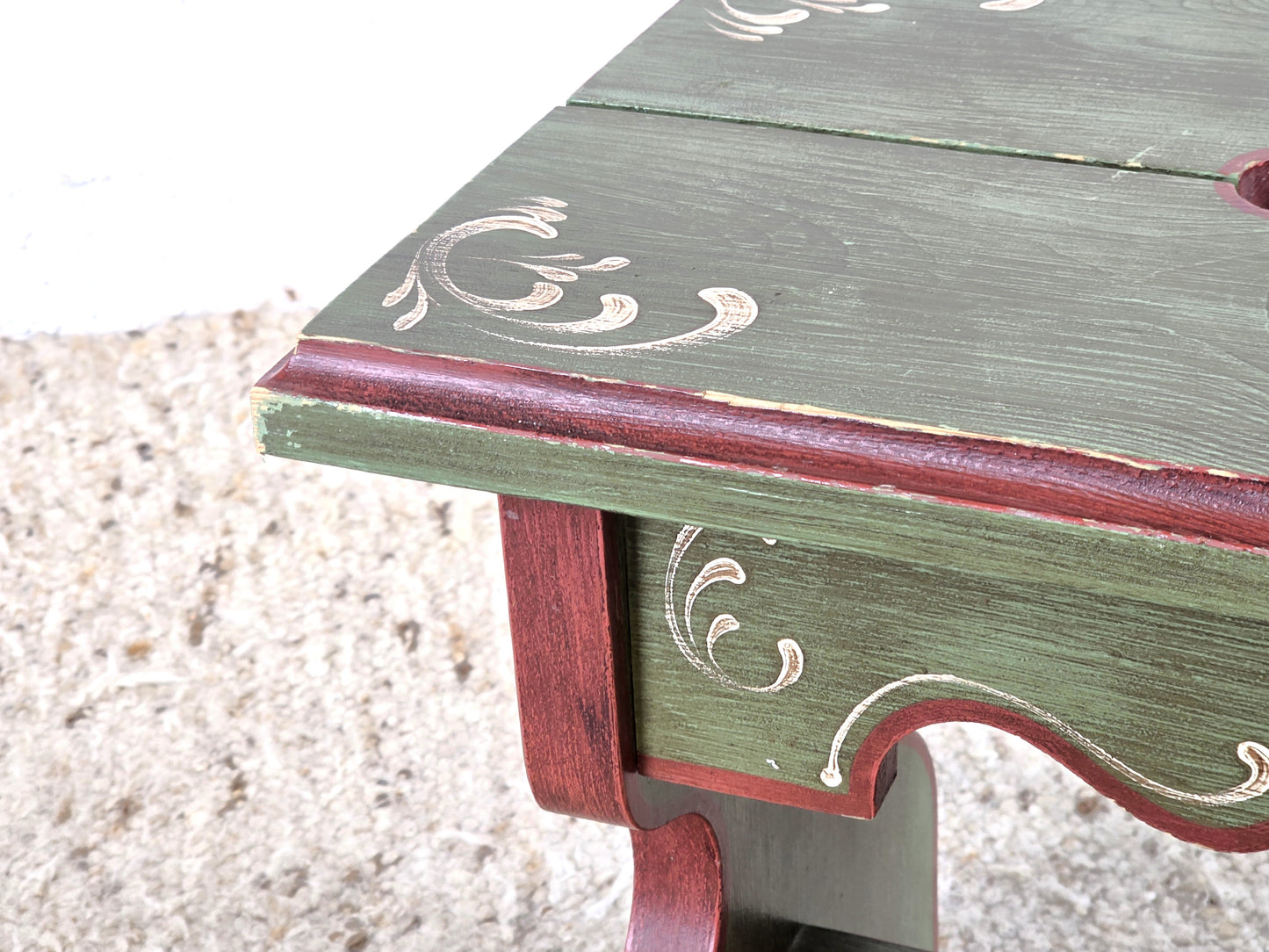 VOGLAUER HOCKER handbemalt Schemel Bänkchen Anno 1800 altgrün Sitzbank Landhaus Bauernmöbel