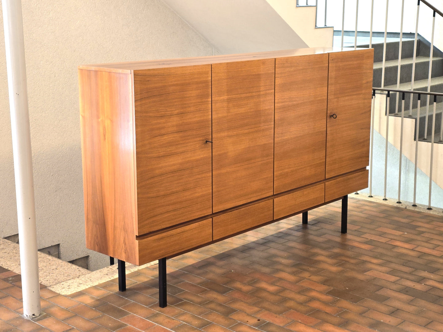MID CENTURY SIDEBOARD nuss holz schrank highboard vintage retro kommode