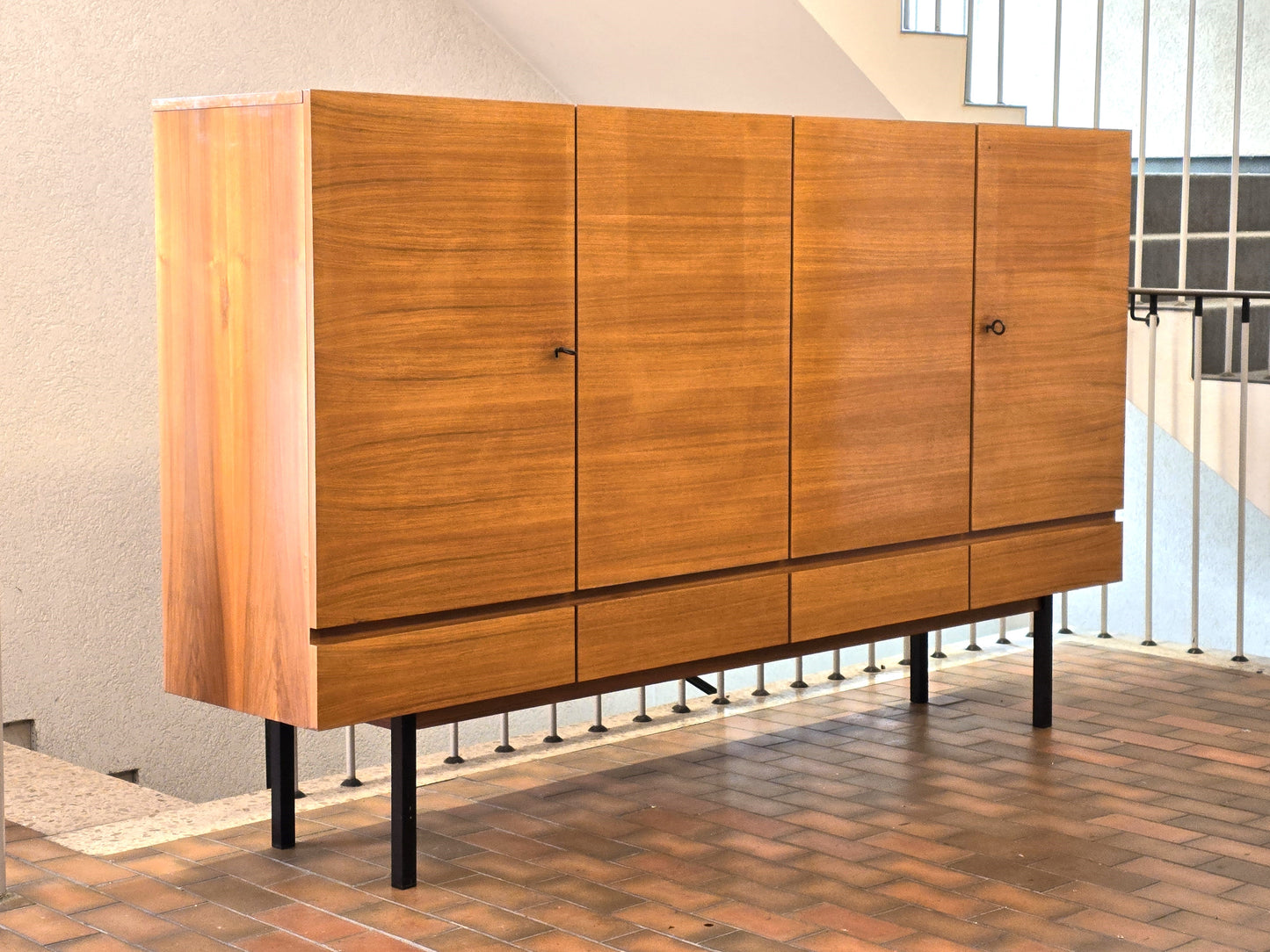 MID CENTURY SIDEBOARD nuss holz schrank highboard vintage retro kommode