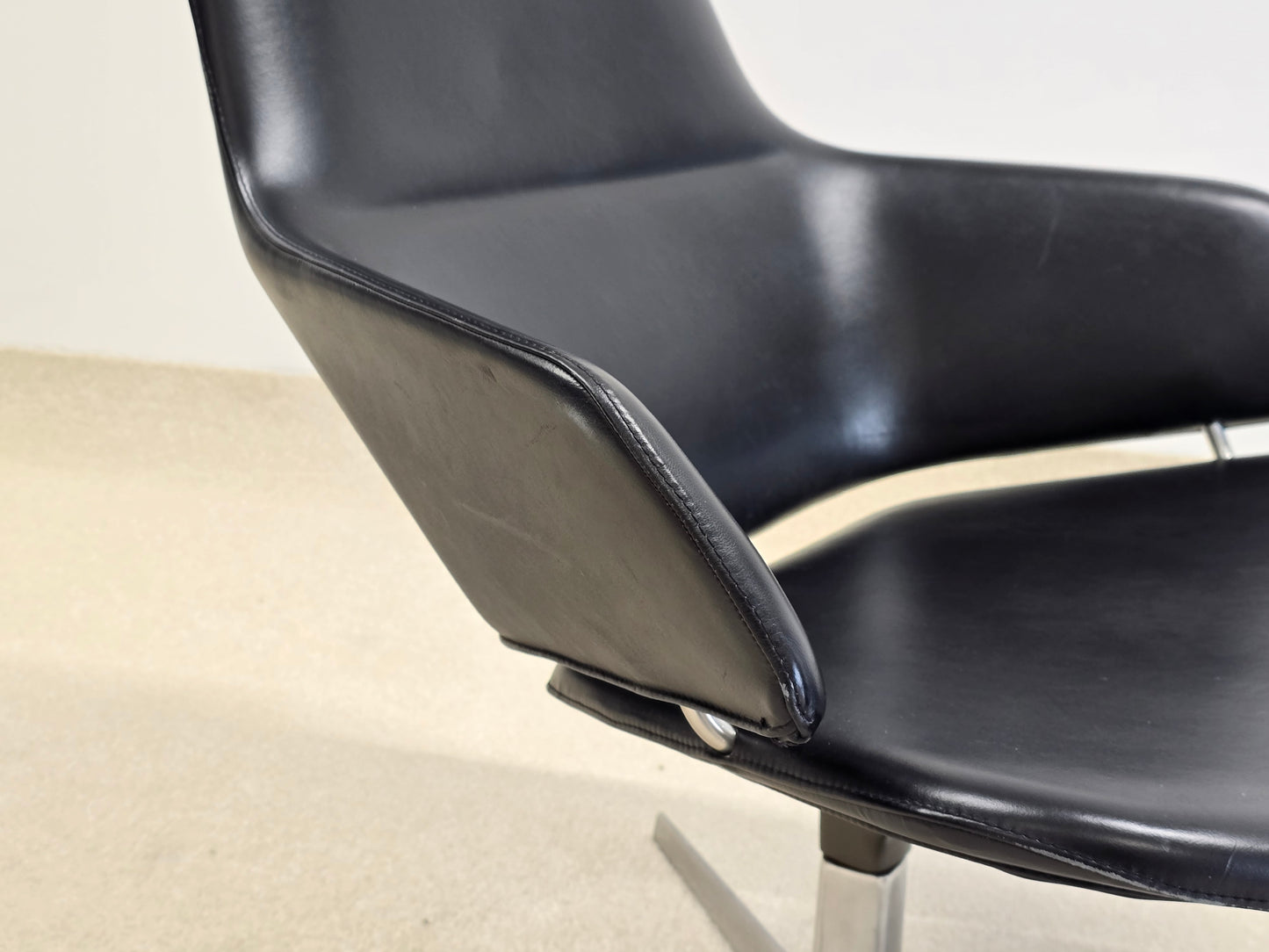 ARPER ITALY SESSEL tv lese stuhl hocker designer schwarz leder