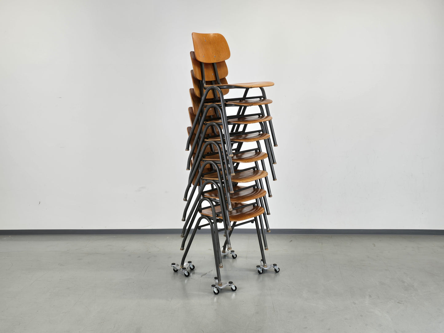 INDUSTRIAL STUHL vintage stapelbar esstisch schul kaffee patina industriell