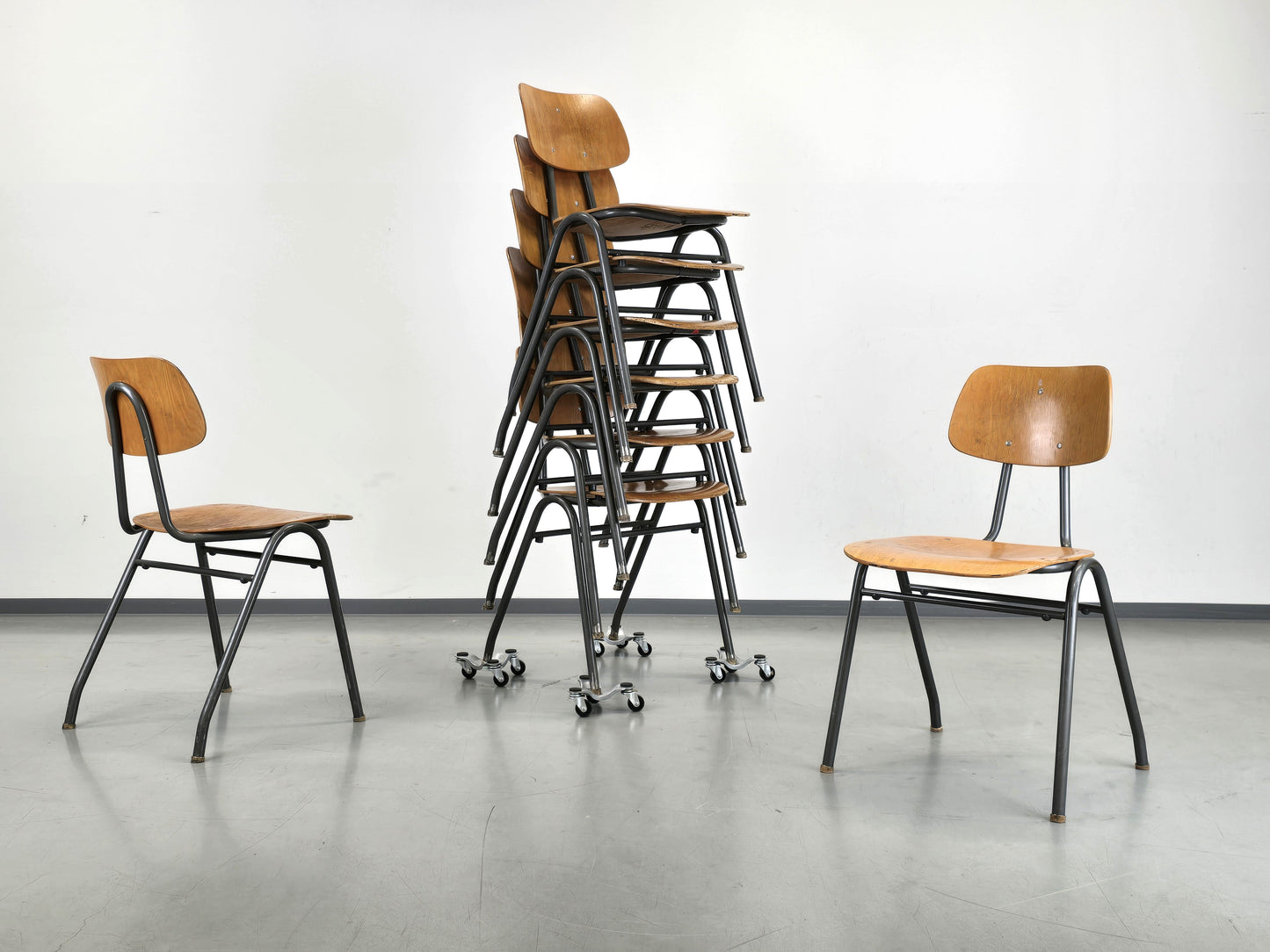 INDUSTRIAL STUHL vintage stapelbar esstisch schul kaffee patina industriell