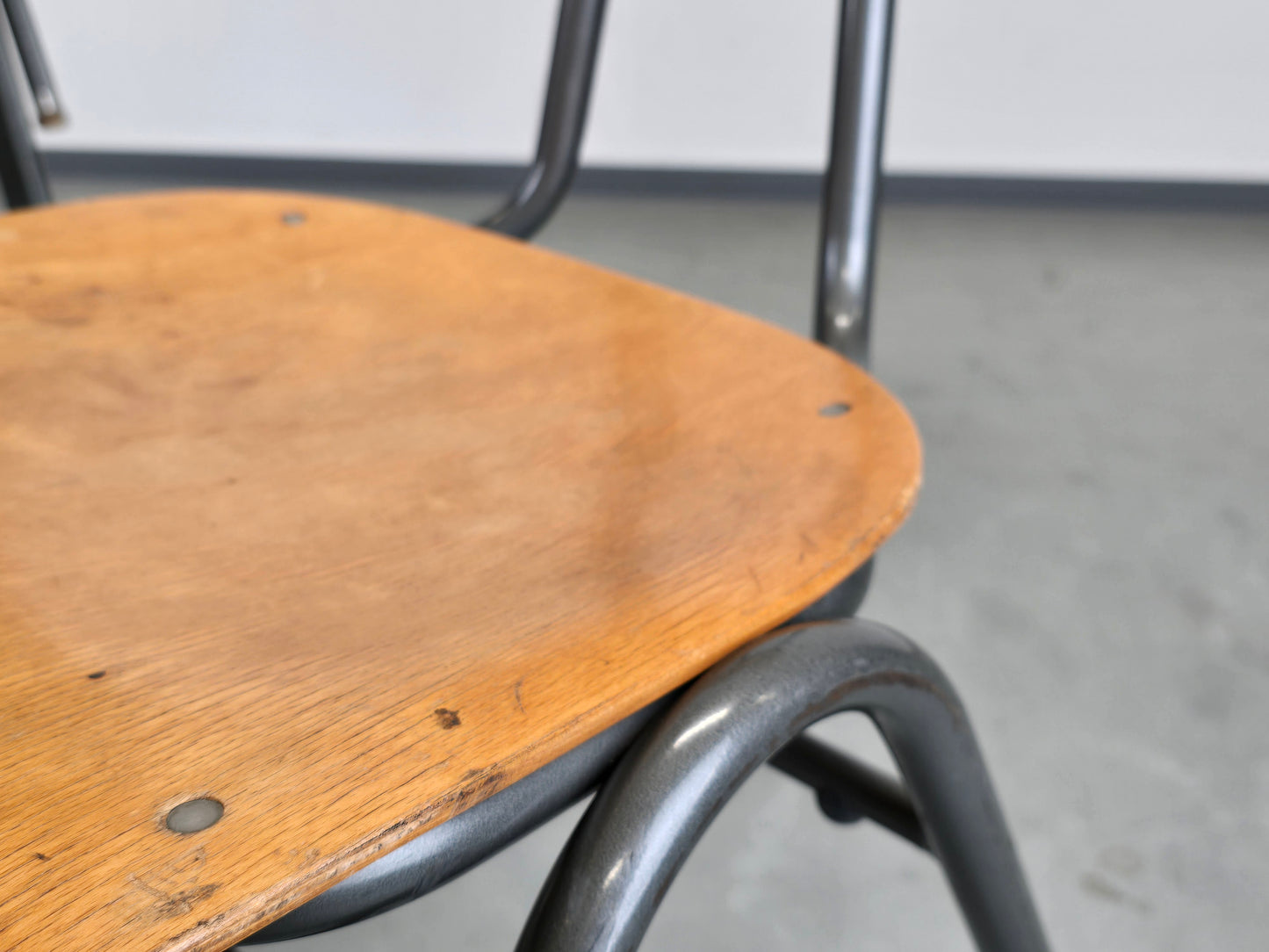 INDUSTRIAL STUHL vintage stapelbar esstisch schul kaffee patina industriell