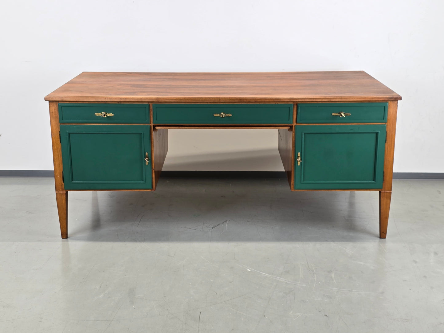 VINTAGE NUSSBAUM SCHREIBTISCH holz tannengrün tisch büro groß antik