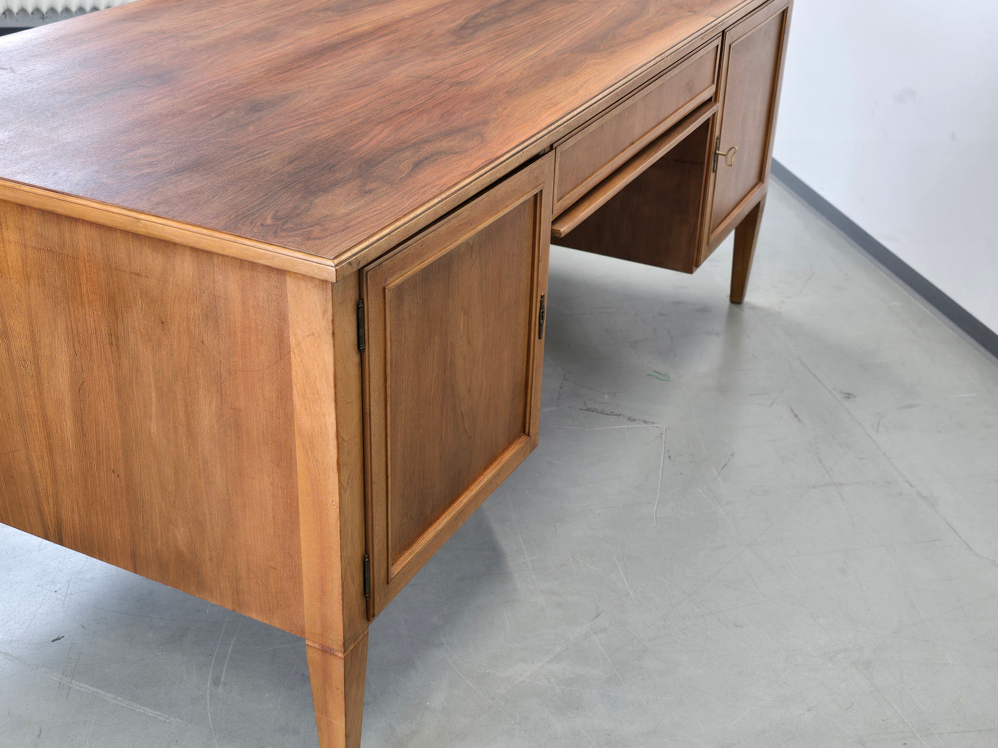 VINTAGE NUSSBAUM SCHREIBTISCH holz tannengrün tisch büro groß antik