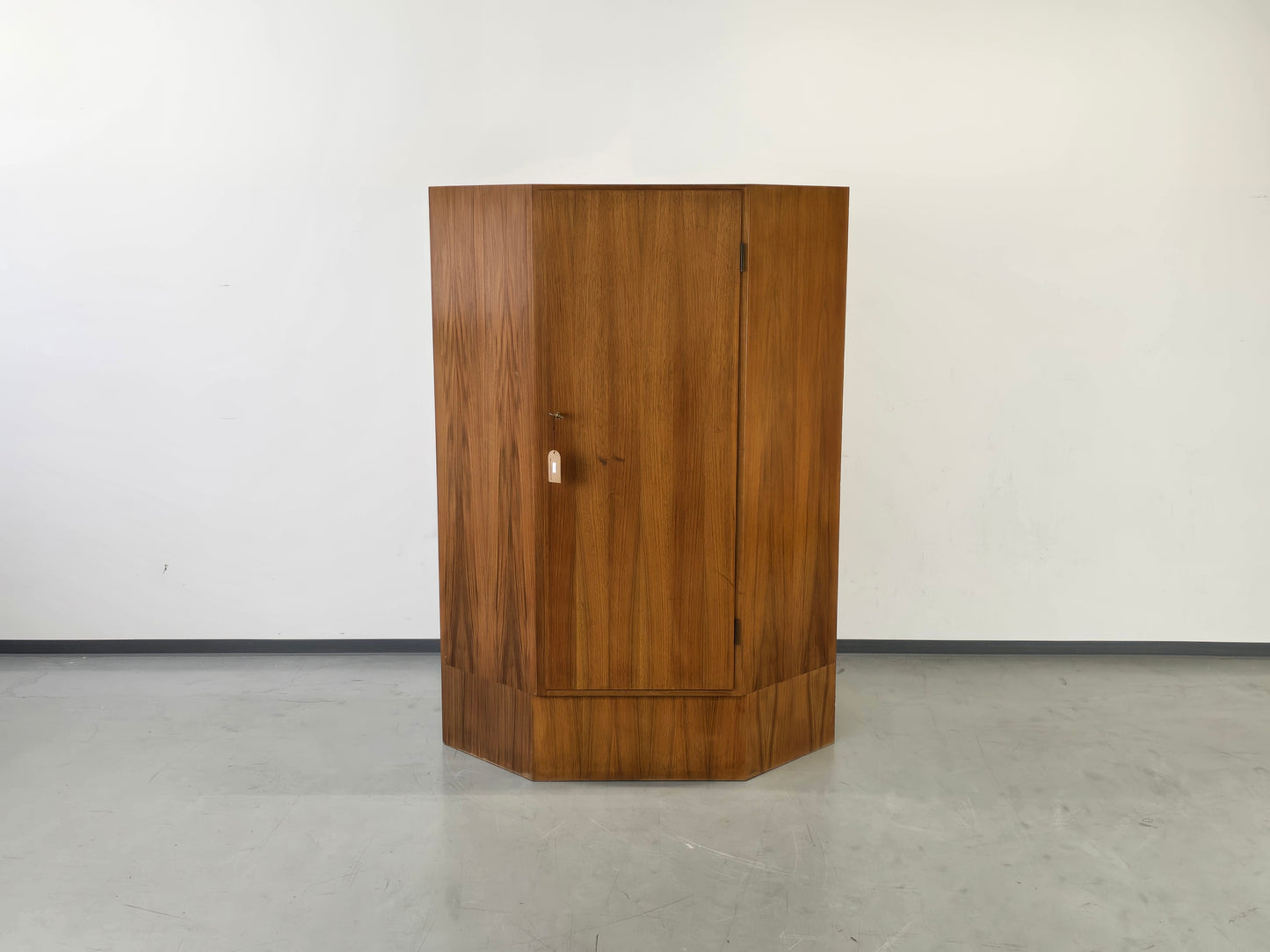 NUSSBAUM KLEIDERSCHRANK eckschrank vintage schrank holz mid century schlafzimmer