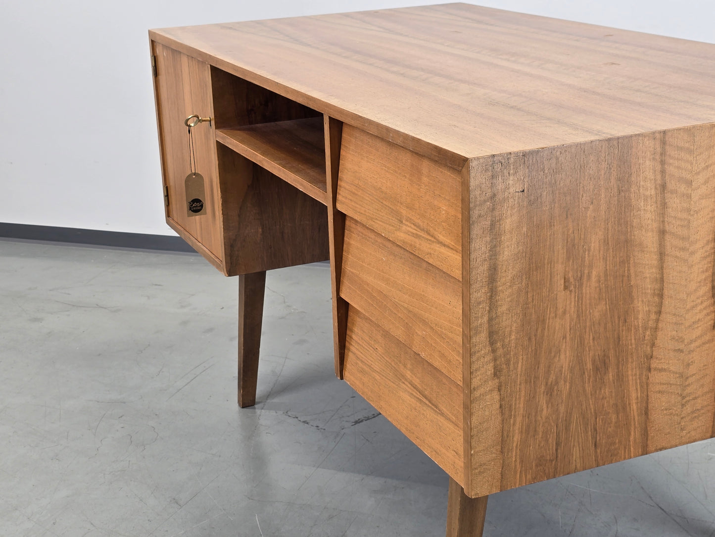 VINTAGE NUSSBAUM SCHREIBTISCH tisch büro holz mid century 1960er