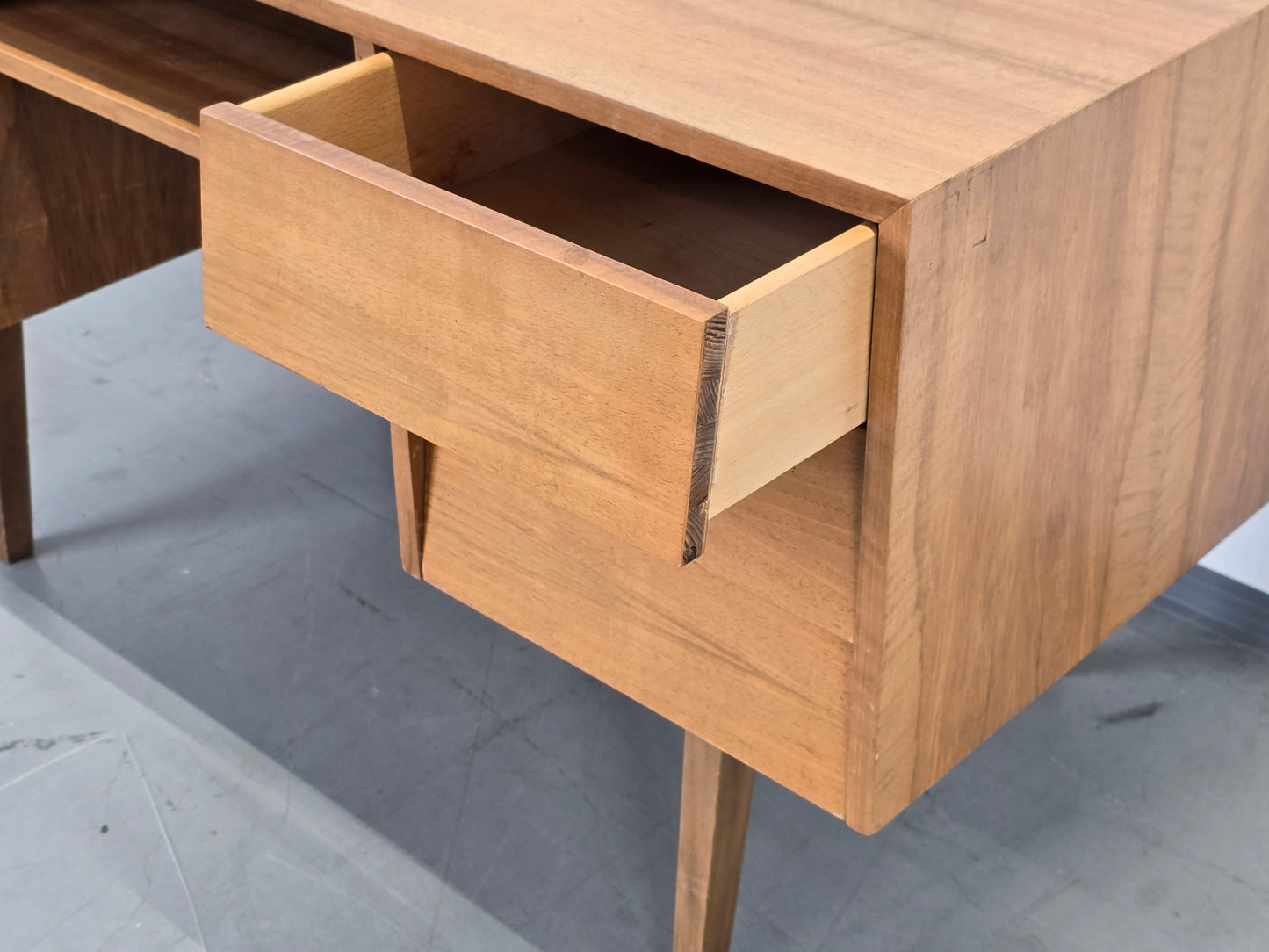 VINTAGE NUSSBAUM SCHREIBTISCH tisch büro holz mid century 1960er