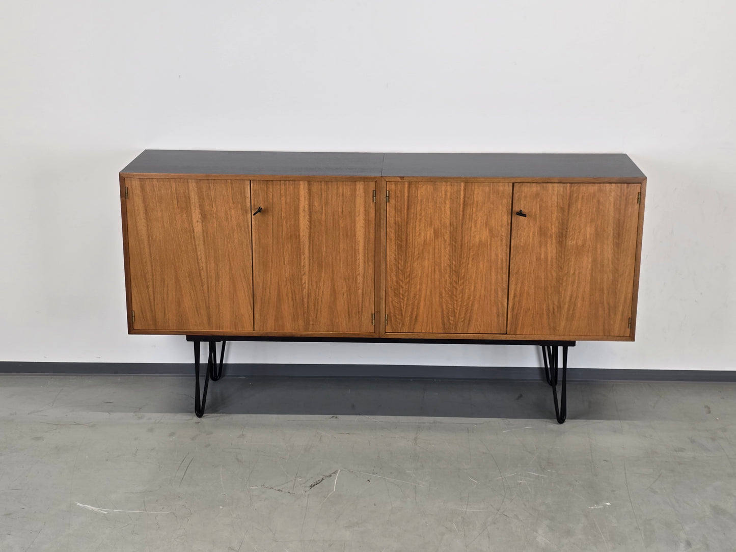 MID CENTURY SIDEBOARD nuss holz vintage kommode tv board
