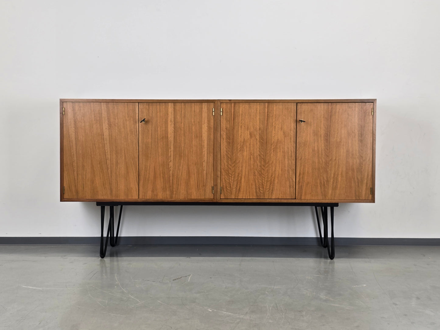 MID CENTURY SIDEBOARD nuss holz vintage kommode tv board