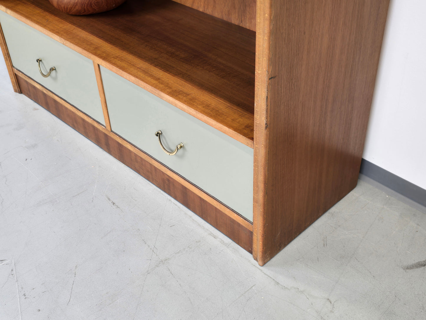 VINTAGE REGAL bücherregal nussbaum vintage holz schrank kommode pastell