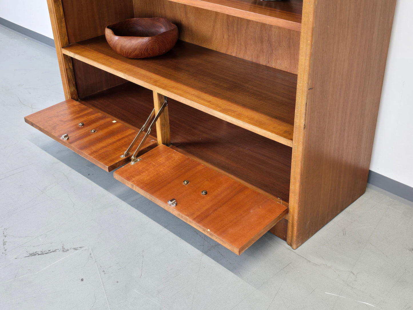 VINTAGE REGAL bücherregal nussbaum vintage holz schrank kommode pastell