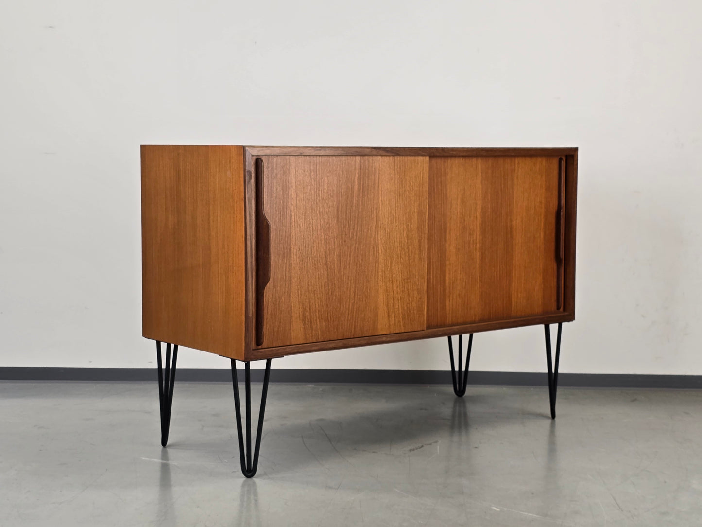 MID CENTURY TEAK SIDEBOARD kommode tv board schiebtüren holz vintage