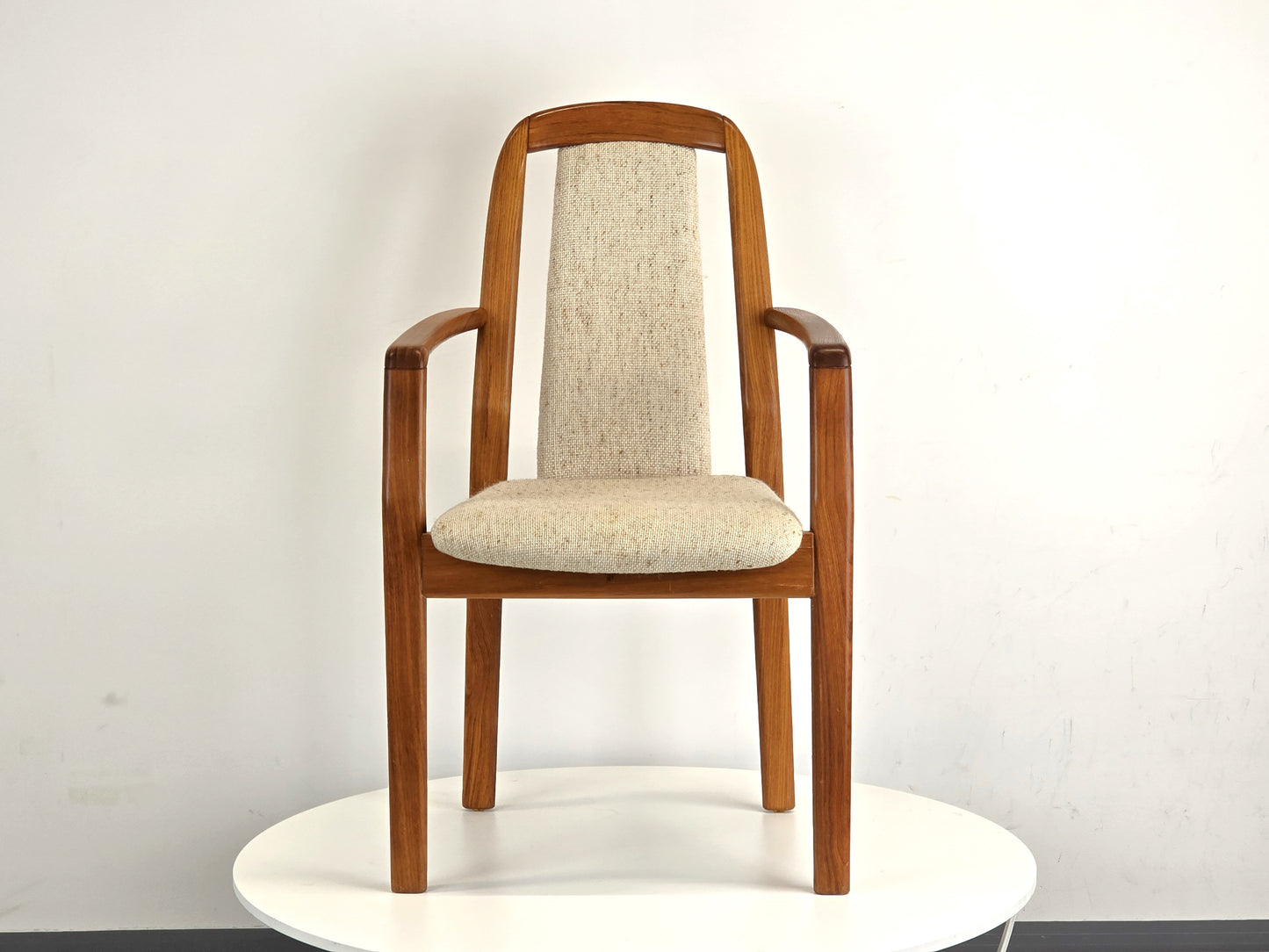 1von2 DYRLUND STUHL armlehnen esszimmer esstisch küche holz teak dänemark vintage beige wolle
