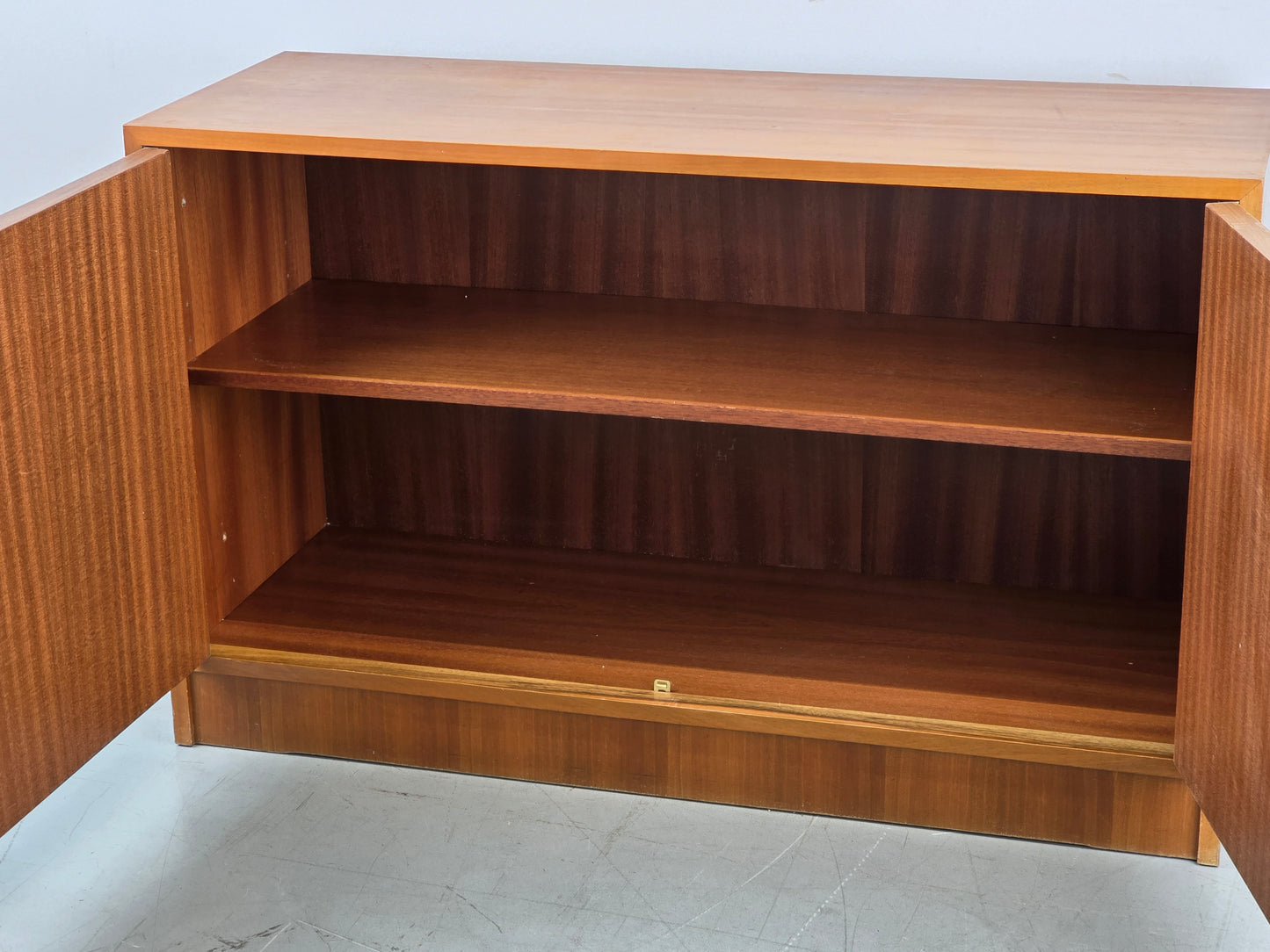 VINTAGE KOMMODE sideboard holz nussbaum tanngrün gold tv möbel wohnzimmer bar