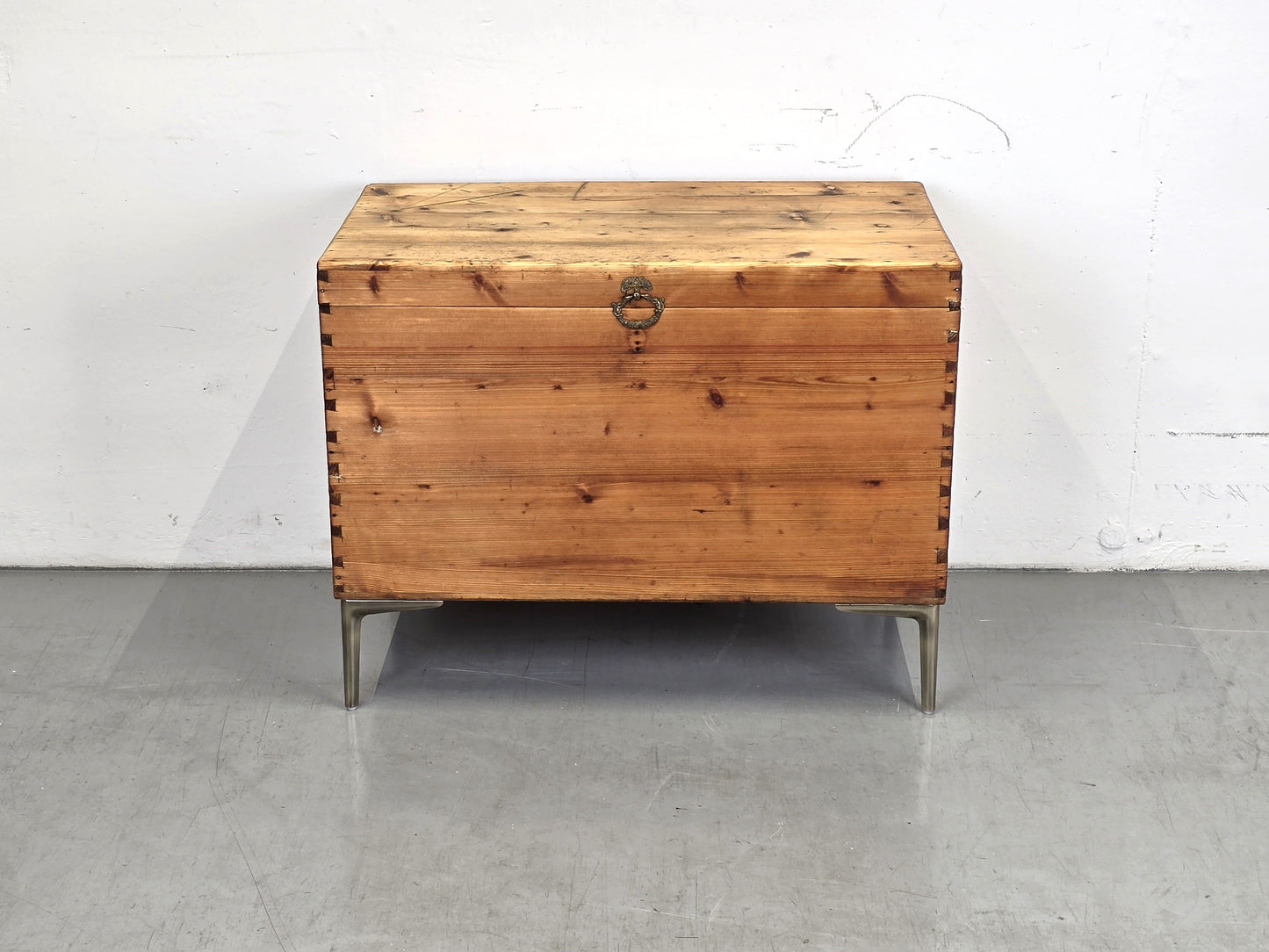ANTIK TRUHE kiste holz kommode vintage spielkiste messing gold aufbewahrung