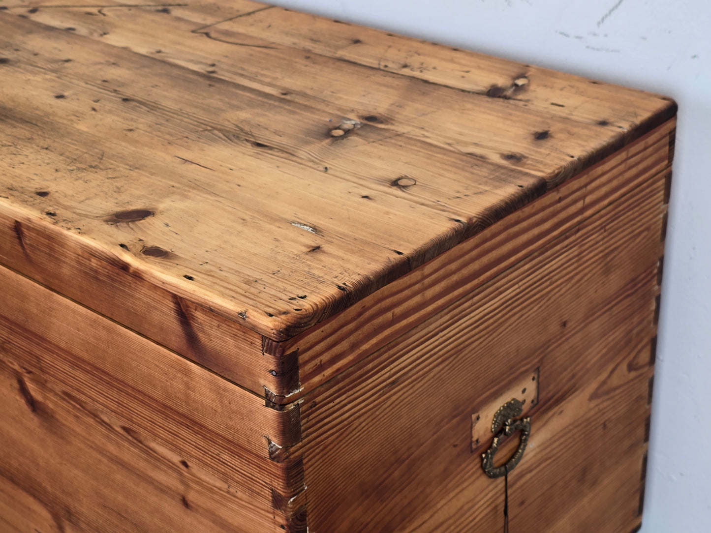 ANTIK TRUHE kiste holz kommode vintage spielkiste messing gold aufbewahrung