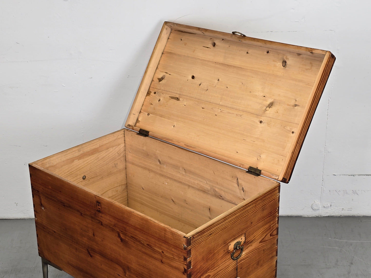 ANTIK TRUHE kiste holz kommode vintage spielkiste messing gold aufbewahrung