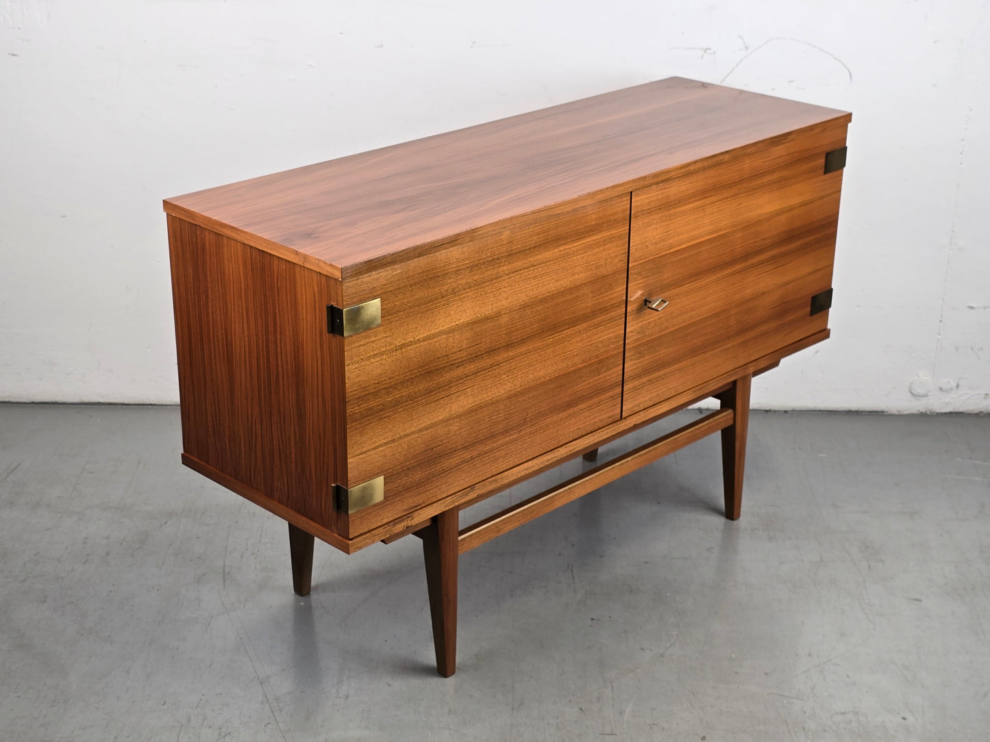 MUSTERRING SIDEBOARD vintage holz nussbaum kommode tv board hifi plattenspieler