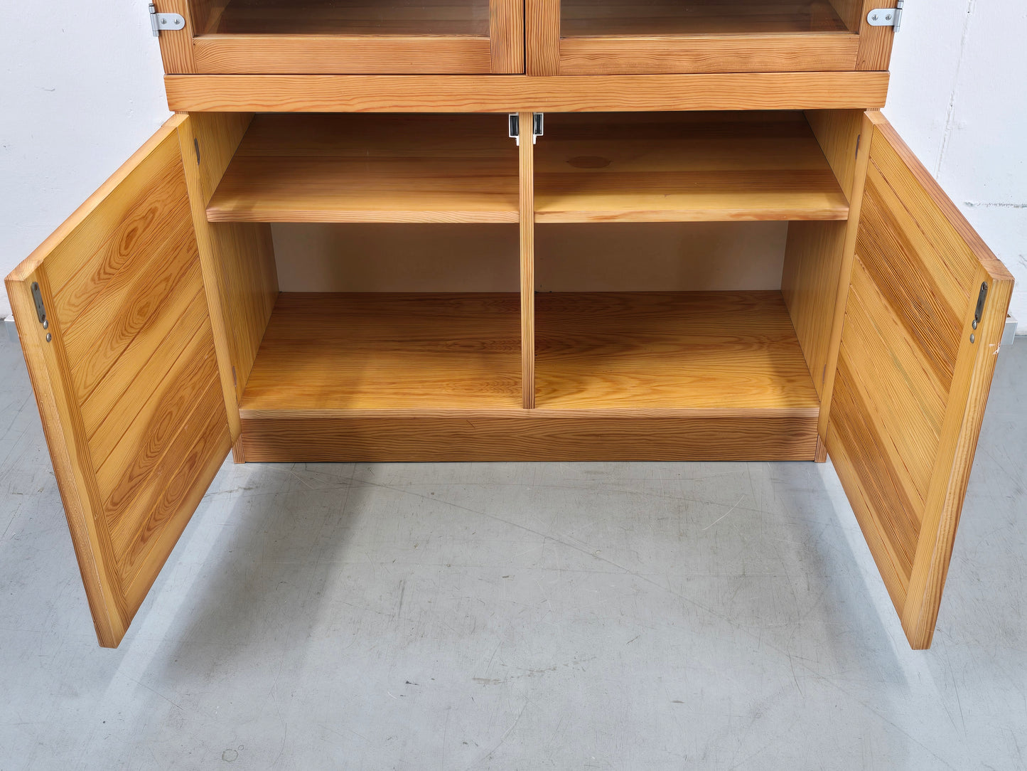 1970ER VITRINENSCHRANK schrank regal vitrine vintage holz kiefer schulschrank