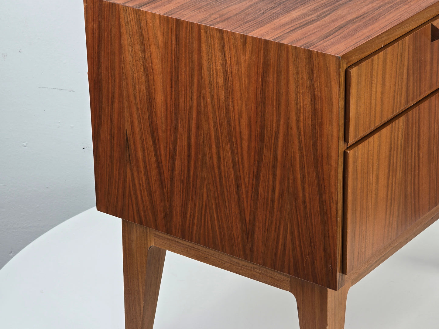 VINTAGE NACHTTISCH nussbaum holz kommode schlafzimmer bett ablage schränkchen