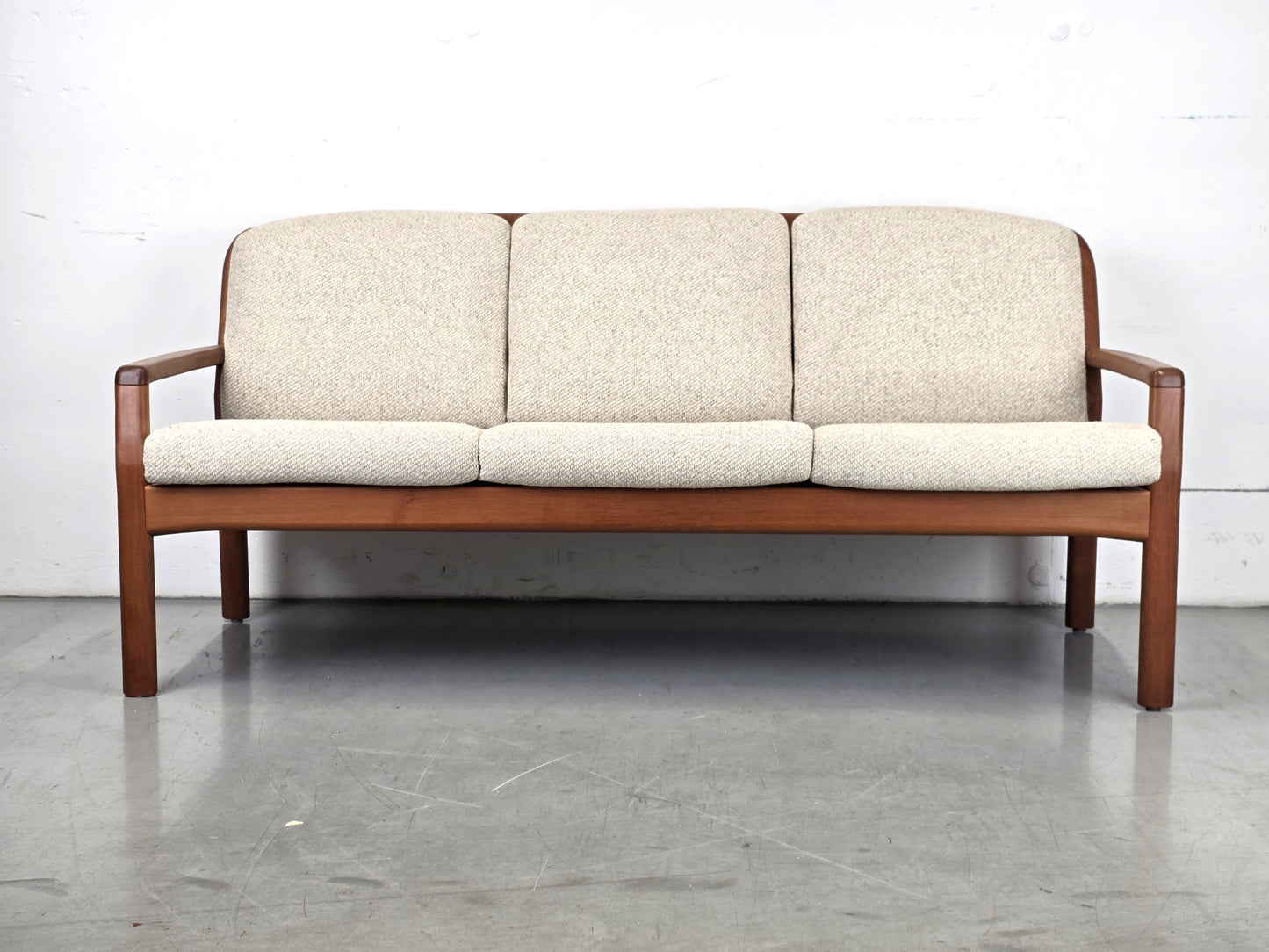DYRLUND TEAK SOFA danish teak holz vintage couch wolle 1960er mid century