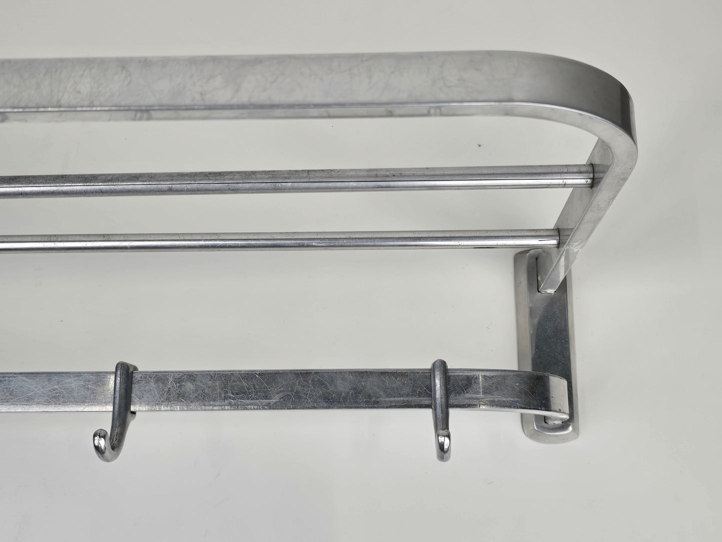 MID CENTURY GARDEROBE vintage metall alu haken hutablage wagon zug