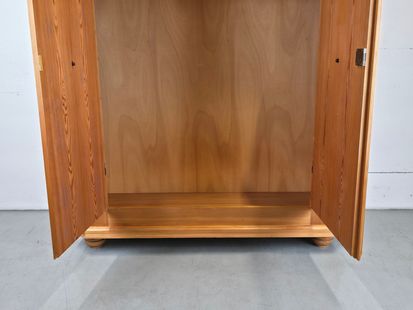 VINTAGE BAUERSCHRANK vollholz holz schrank kleiderschrank weichholz