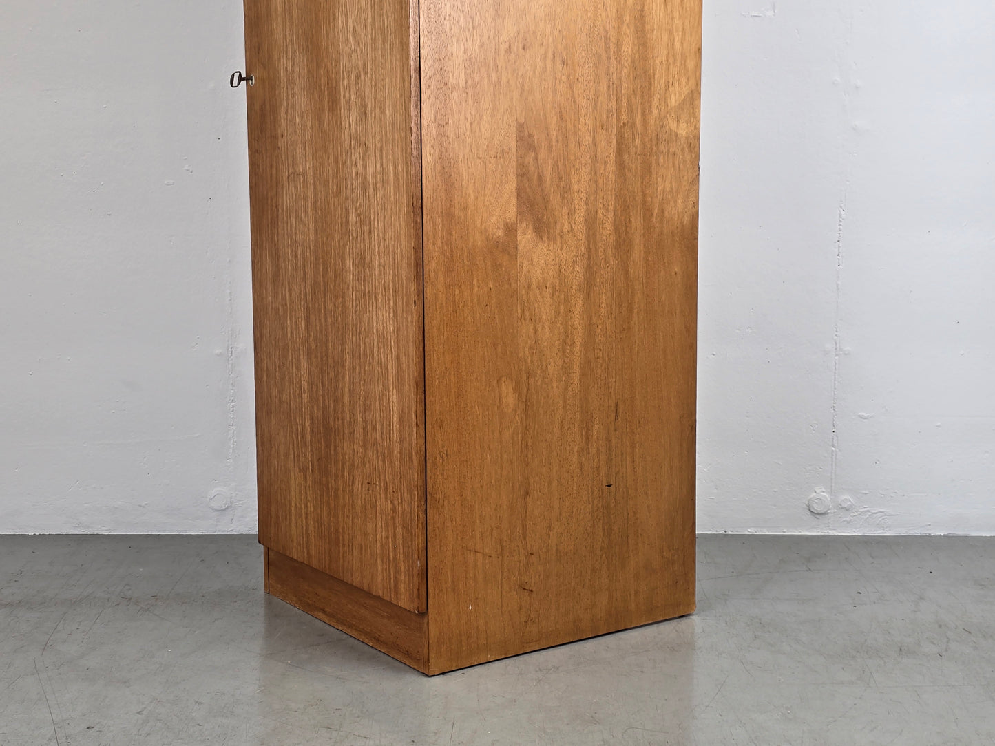 VINTAGE KLEIDERSCHRANK schrank rüster holz schmal Küchenschrank