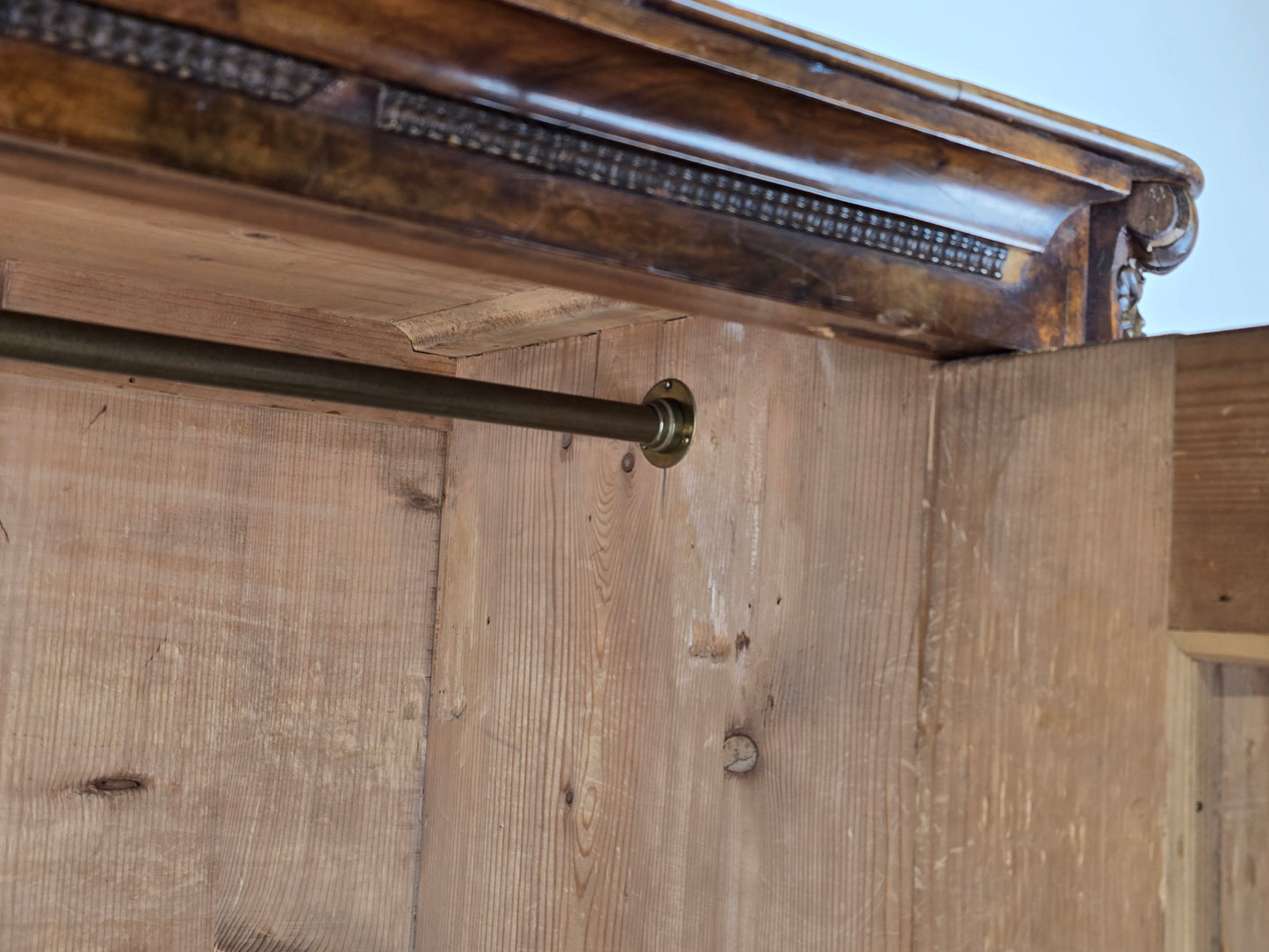 ANTIK KLEIDERSCHRANK nussbaum antiker schrank holz vollholz vertiko