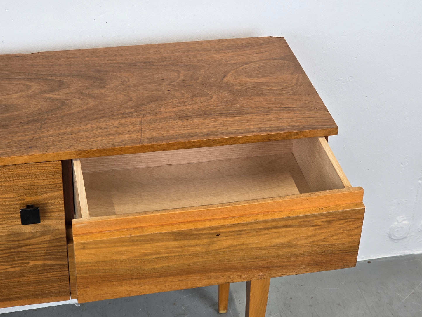 MID CENTURY MINI SIDEBOARD nussbaum kommode schränckchen vintage