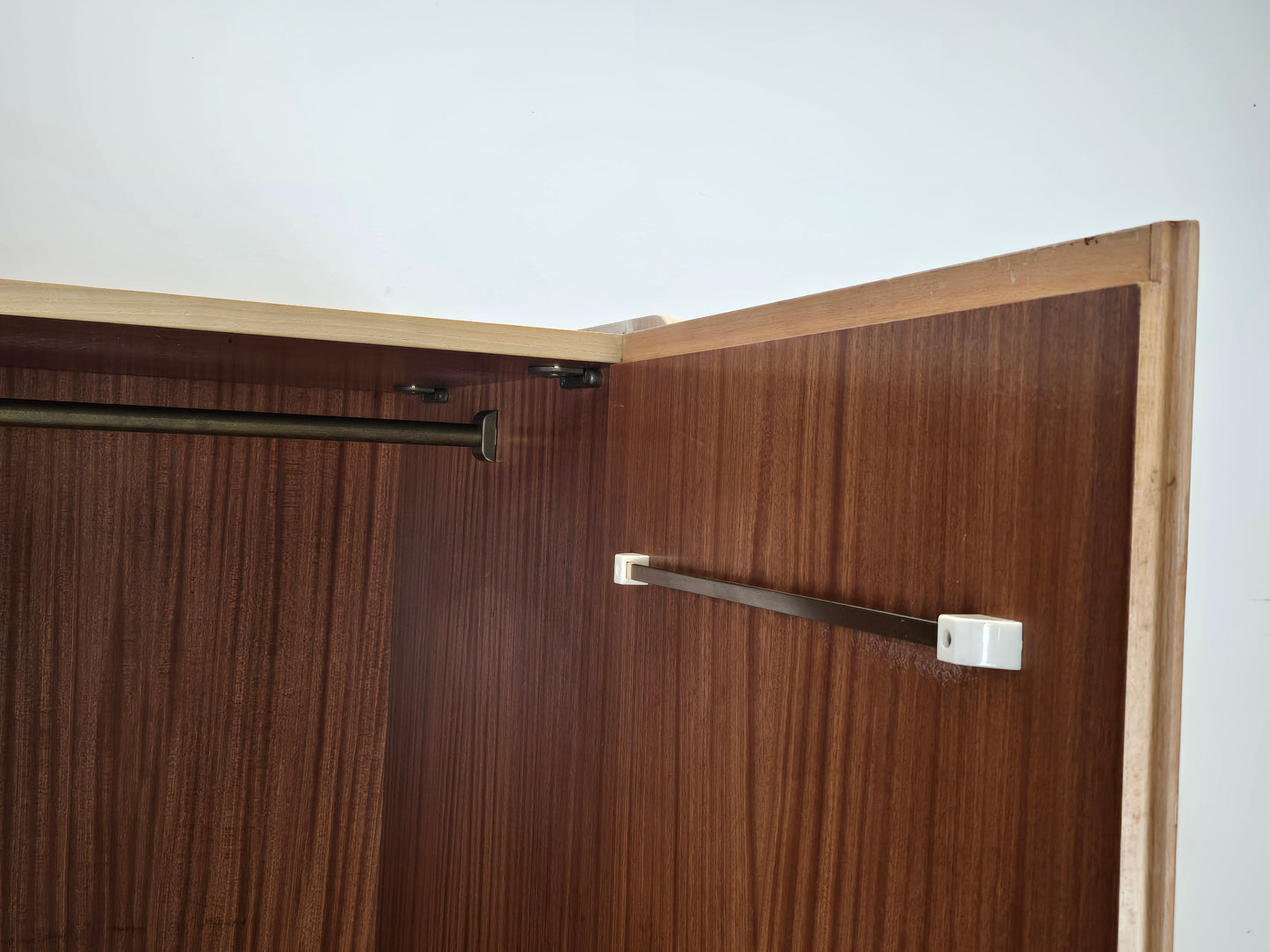 MID CENTURY KLEIDERSCHRANK beige schrank vintage 1960er weiß