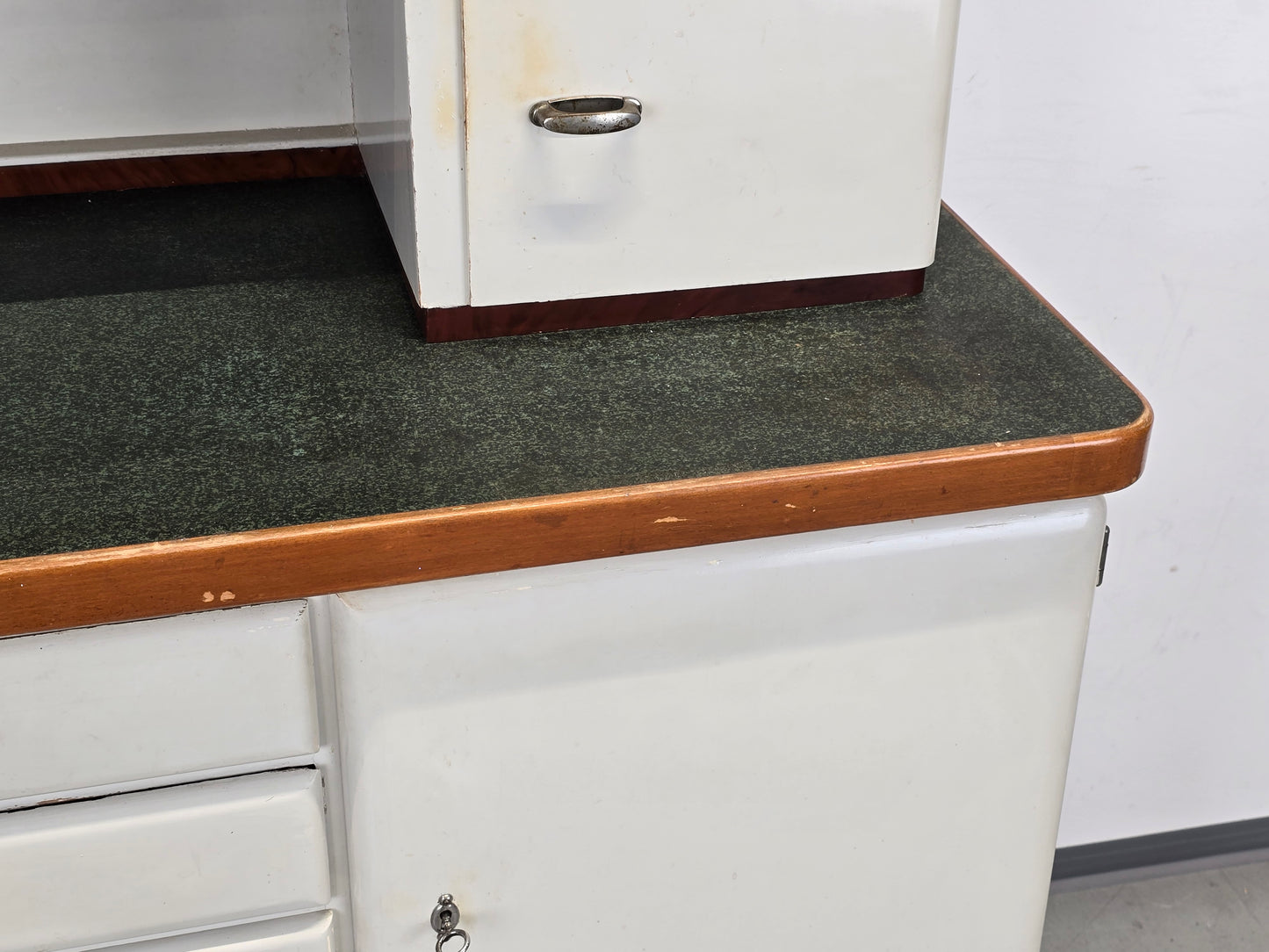 VINTAGE KÜCHENSCHRANK Buffet 50er Jahre Anrichte Schüttenschrank Weiß Retro