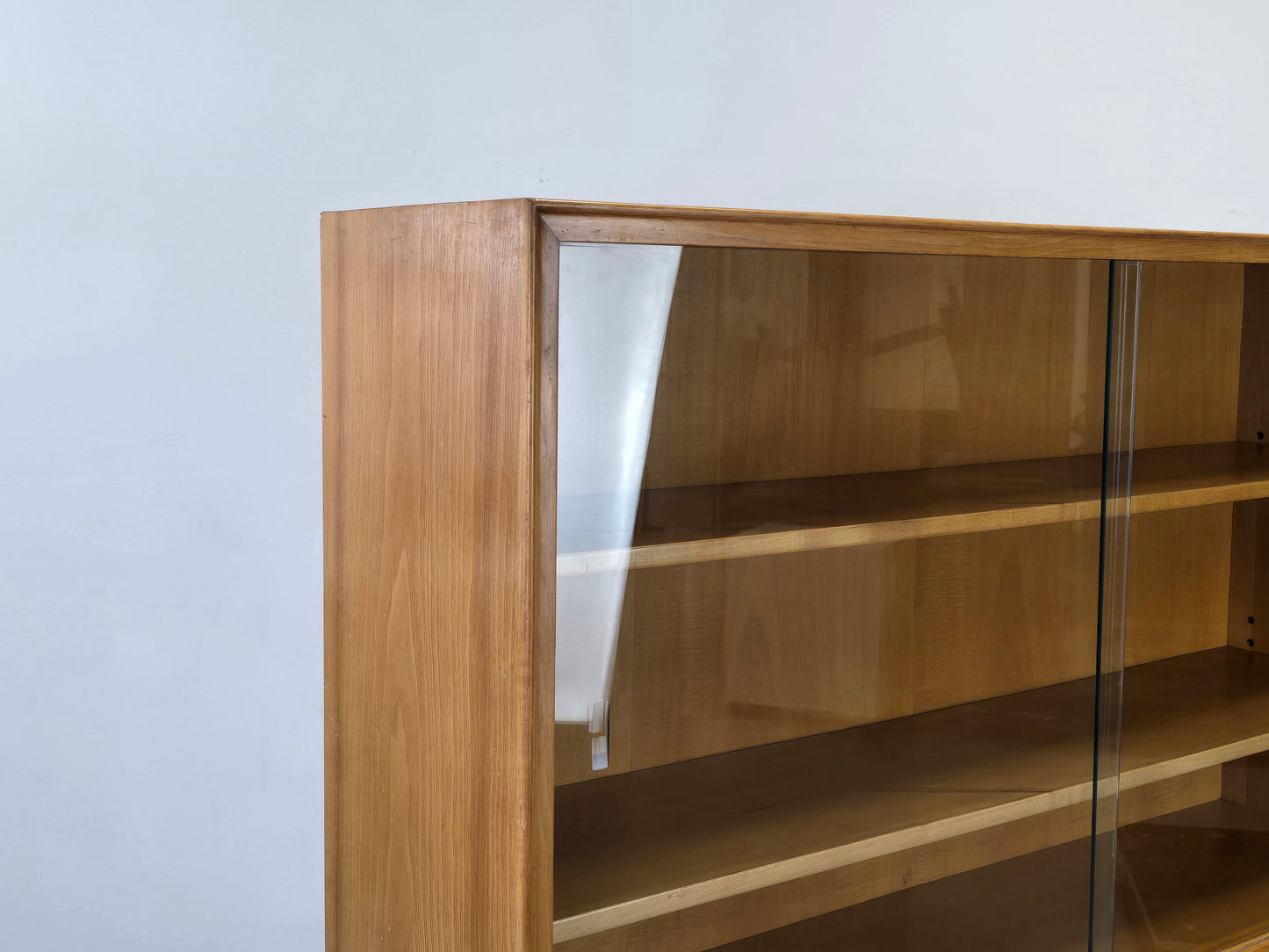 VINTAGE VITRINE Nussbaum 60er Mid Century Bücherschrank Highboard Regal Retro