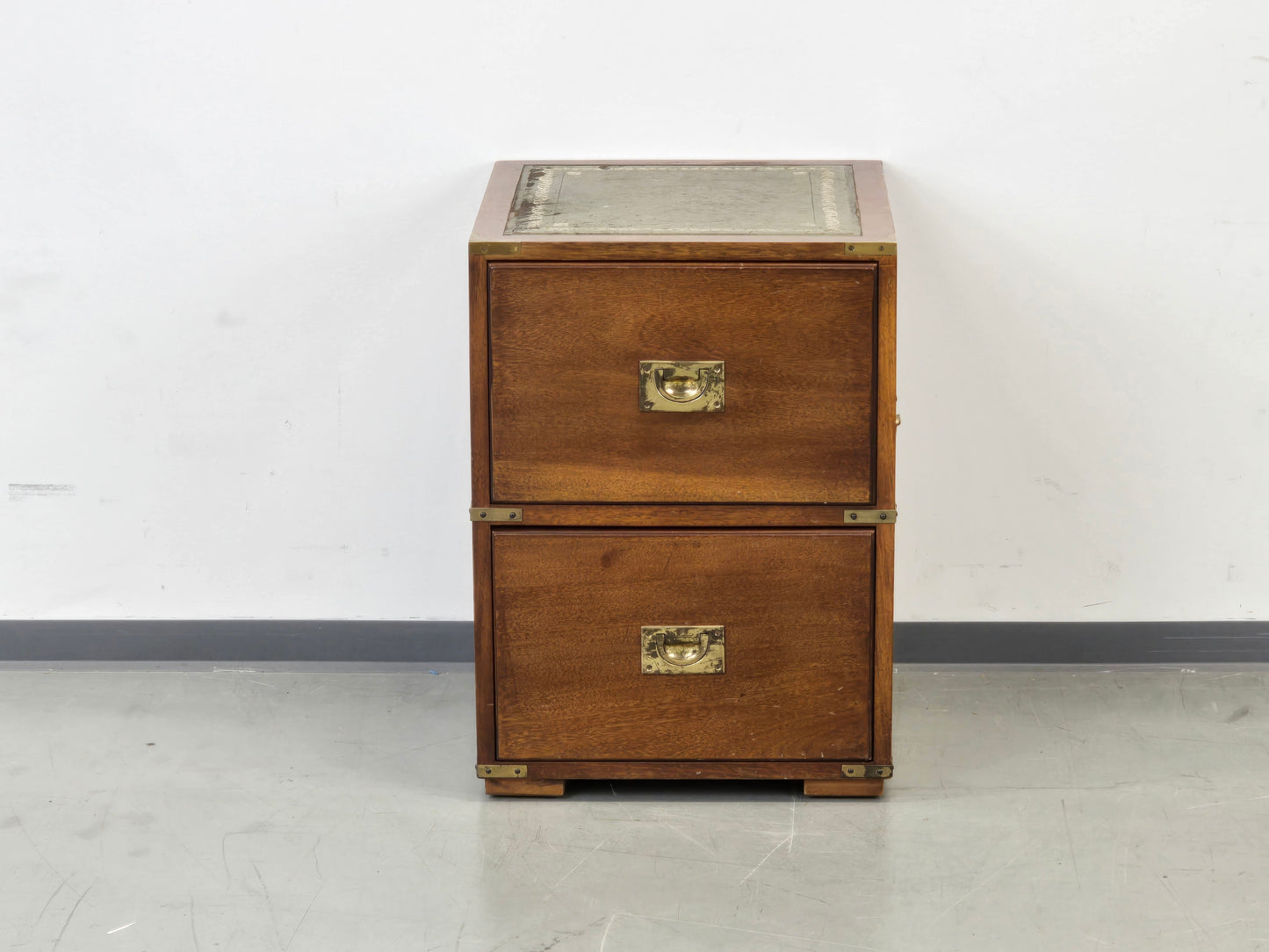 CAMPAIGN CHEST Aktenschrank Leder Messing Sideboard Kommode Vintage Holz