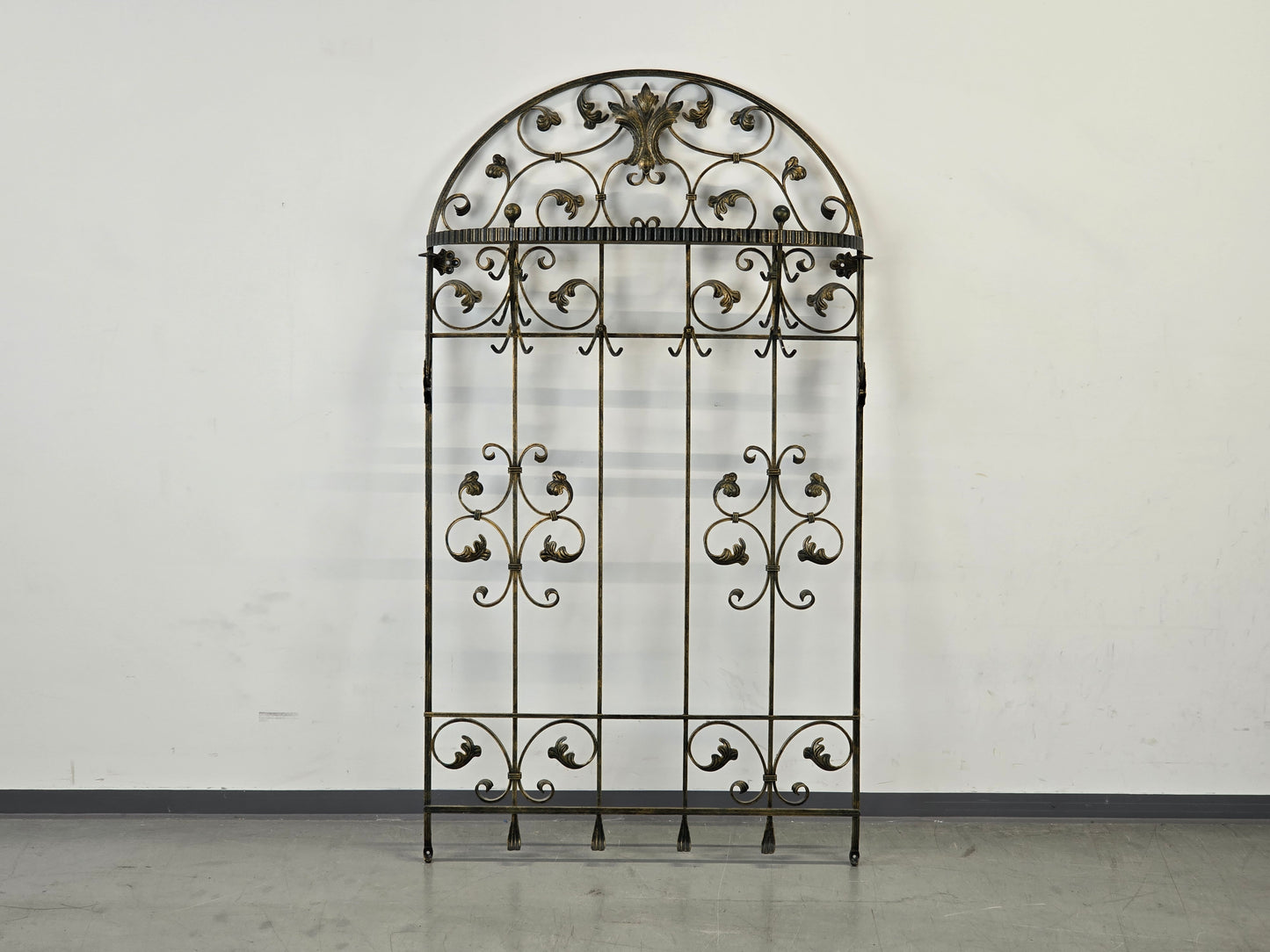 WANDGARDEROBE SCHMIEDEEISEN Garderobe Antik-Stil Metall Schwarz Gold Hutablage
