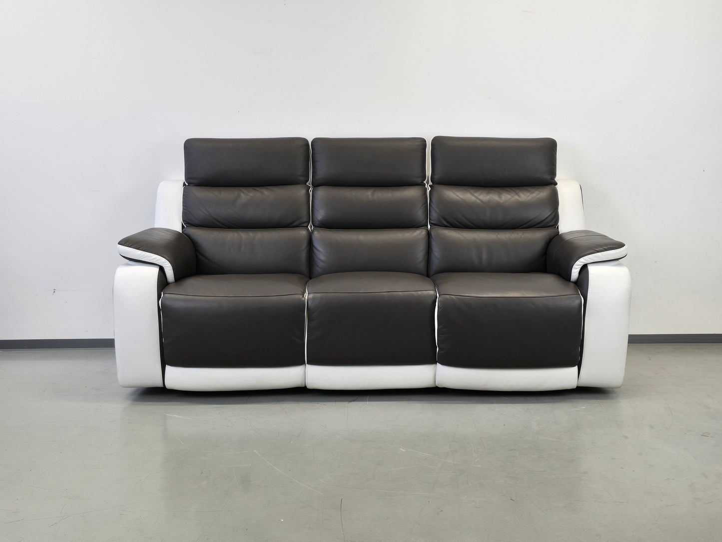 LEDER KINOSOFA 3-Sitzer Relax Sofa elektrisch Relaxfunktion Couch Heimkino braun weiß