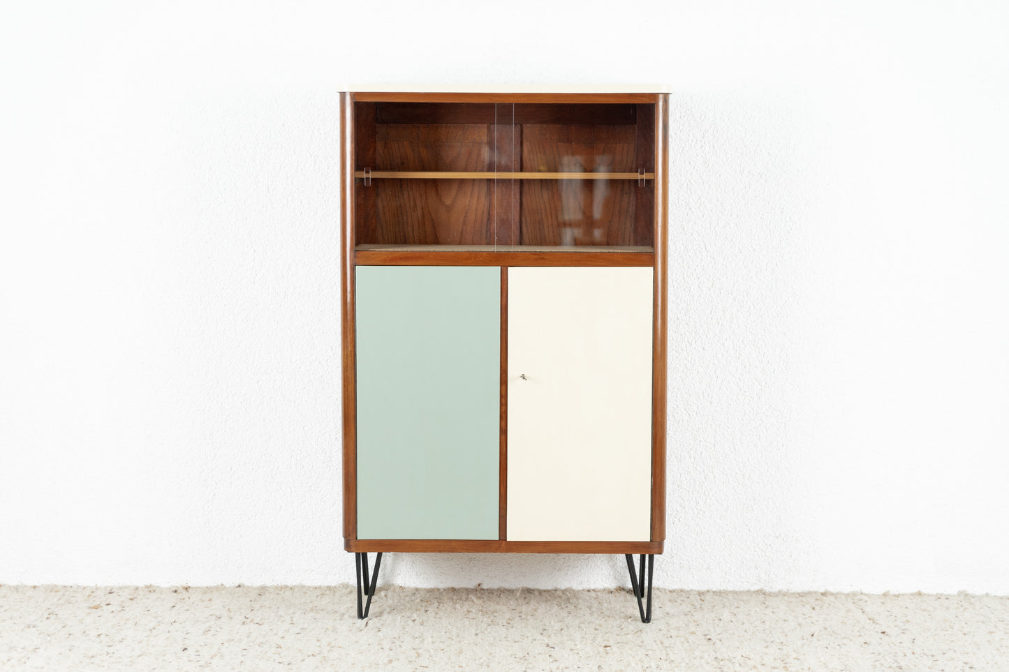 Vintage Schrank Vitrine Holz Nuss Kommode Massivholz Salbei