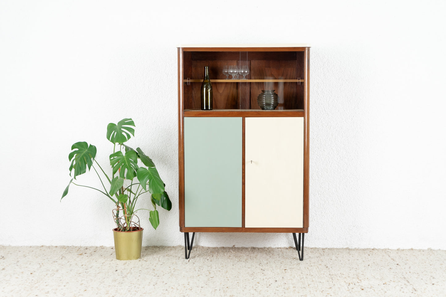 Vintage Schrank Vitrine Holz Nuss Kommode Massivholz Salbei