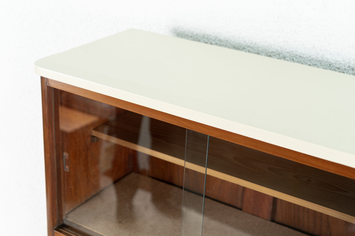 Vintage Schrank Vitrine Holz Nuss Kommode Massivholz Salbei