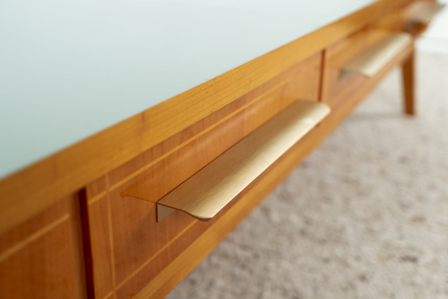 Vintage Sideboard Kommode Lowboard Mid Century Holz Kirsch Schubladen messing pastell salbei