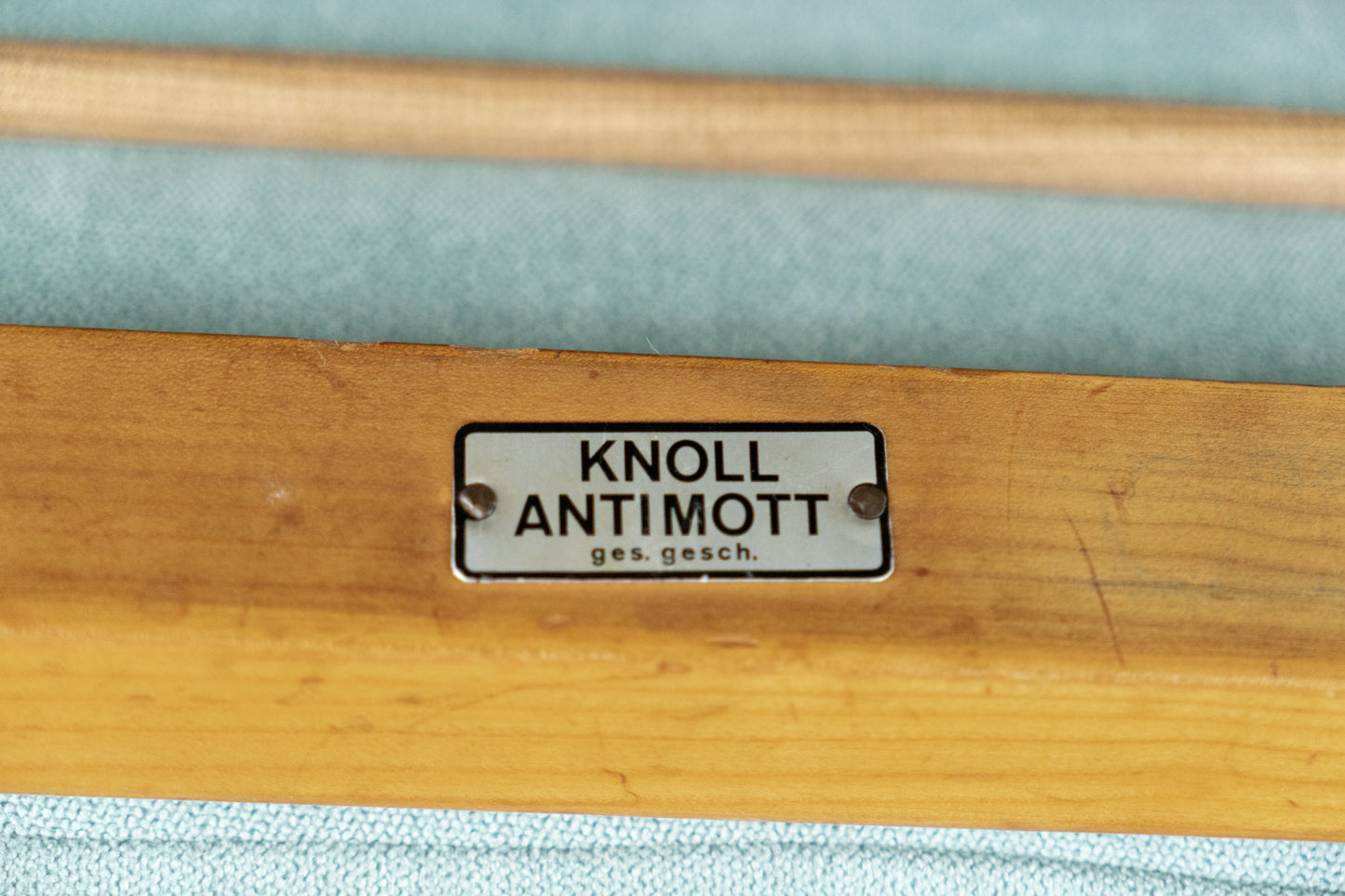 Knoll Antimott Vintage Sessel Massivholz Hellblau Salbei Stuhl Mid Century Holz