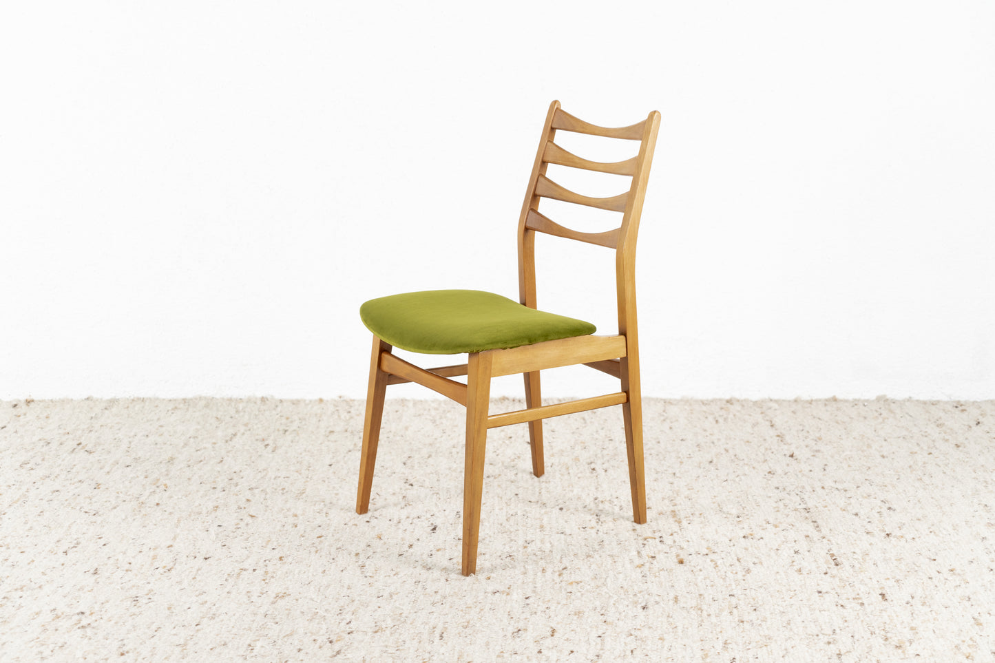 4er Set Vintage Stühle Holzgestell Samt Grün Esstischstühle