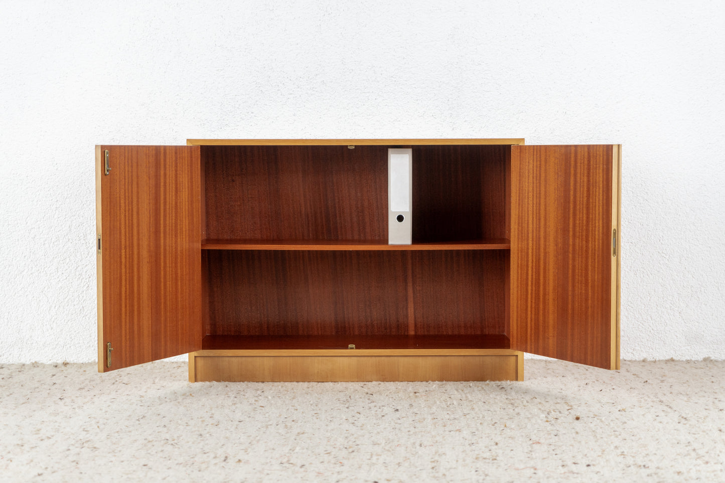 Vintage Kommode Mid Century Holz Nuss Pastell Sideboard