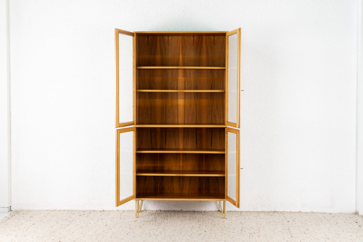 Schrank / Vitrine