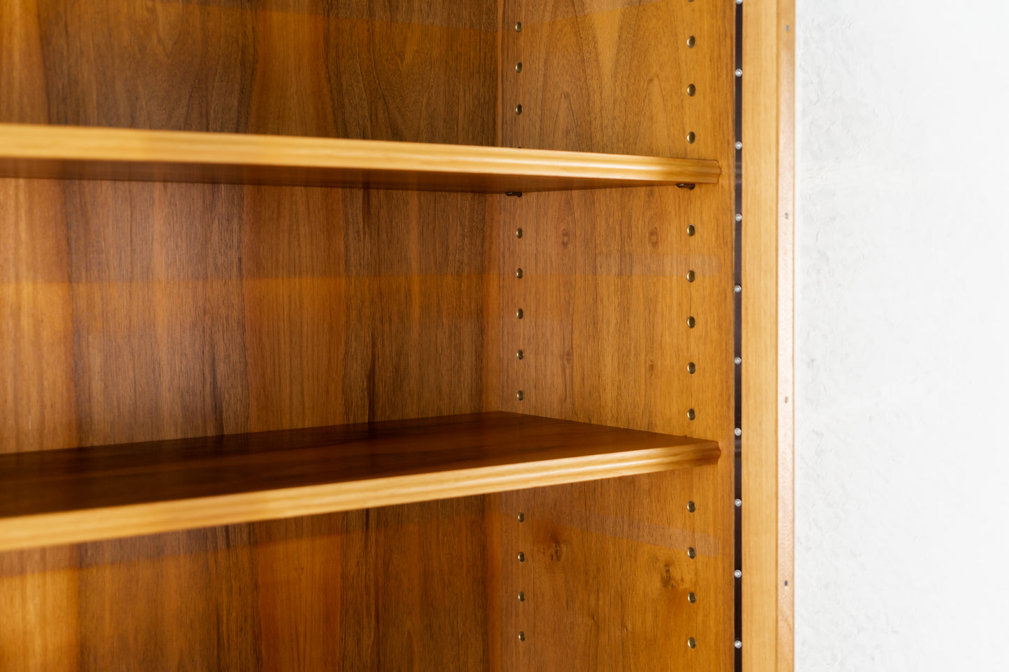 Schrank / Vitrine