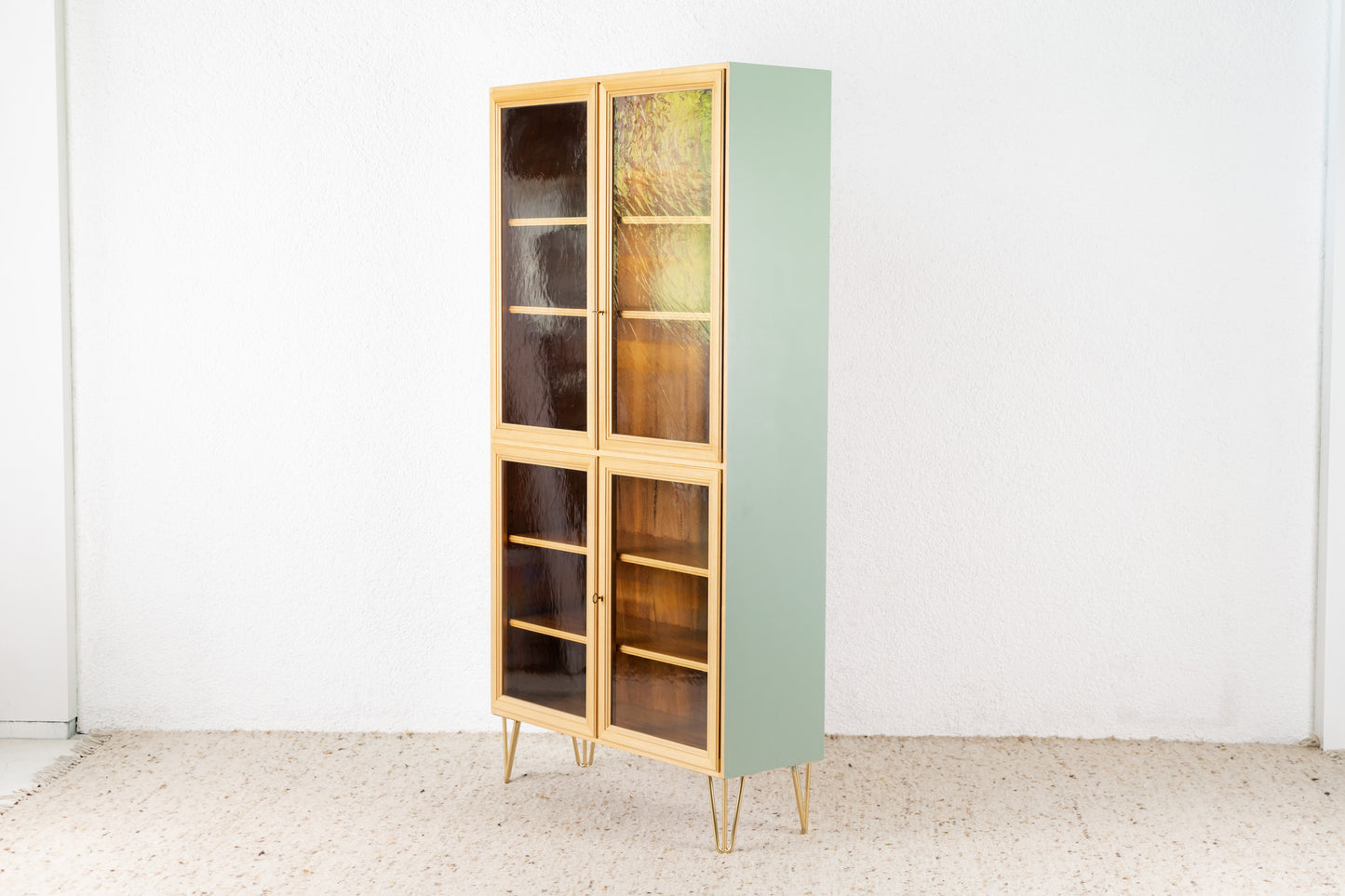 Schrank / Vitrine
